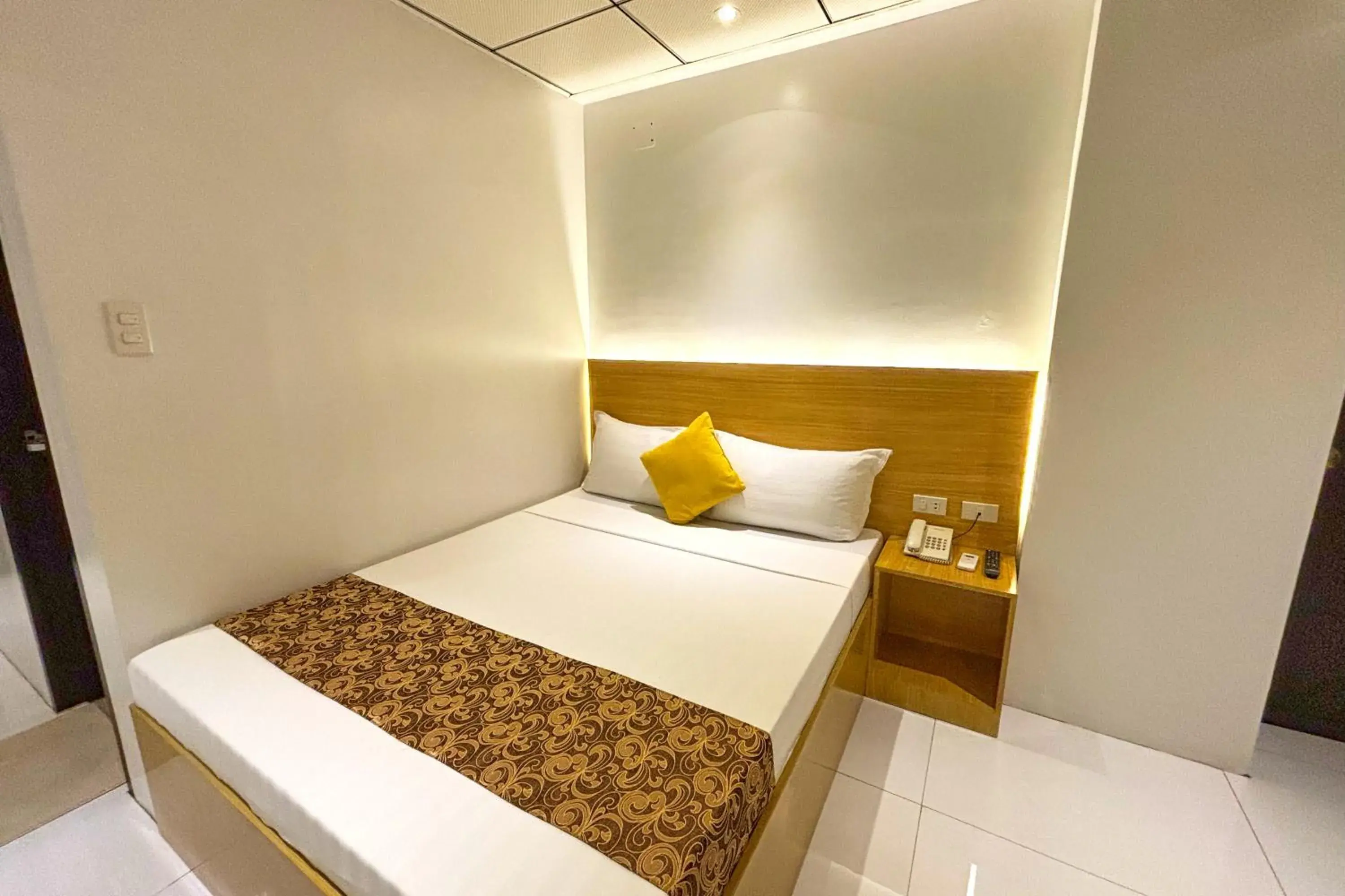 Standard Double Room in LuxeLite Suites Pasay Standard Double Room in LuxeLite Suites Pasay