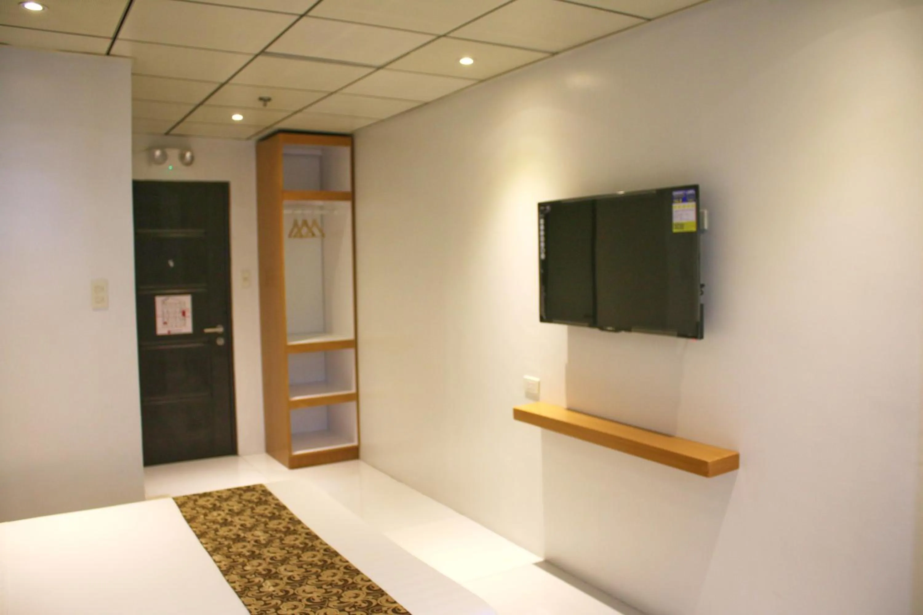 LuxeLite Suites Pasay