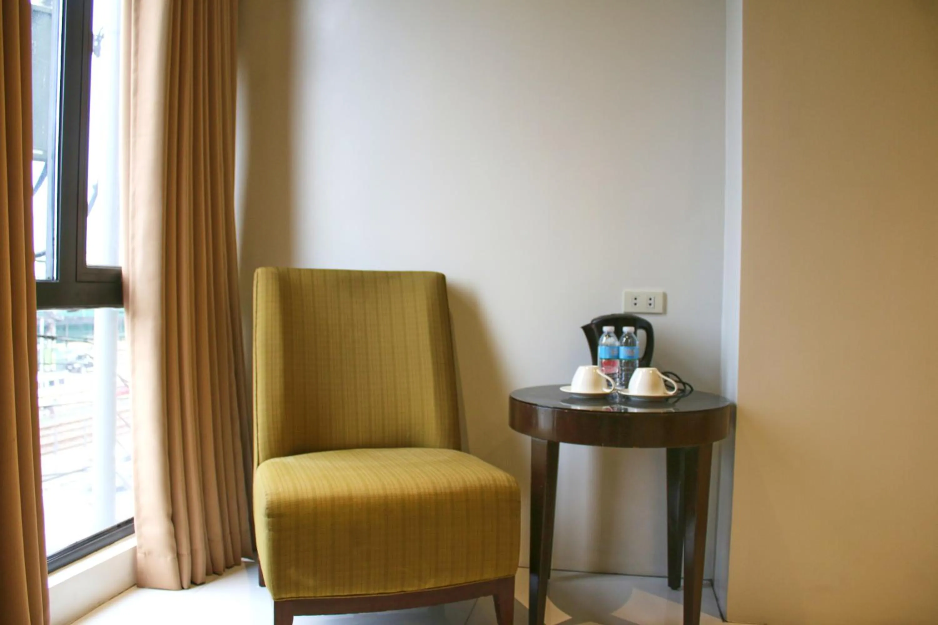 LuxeLite Suites Pasay