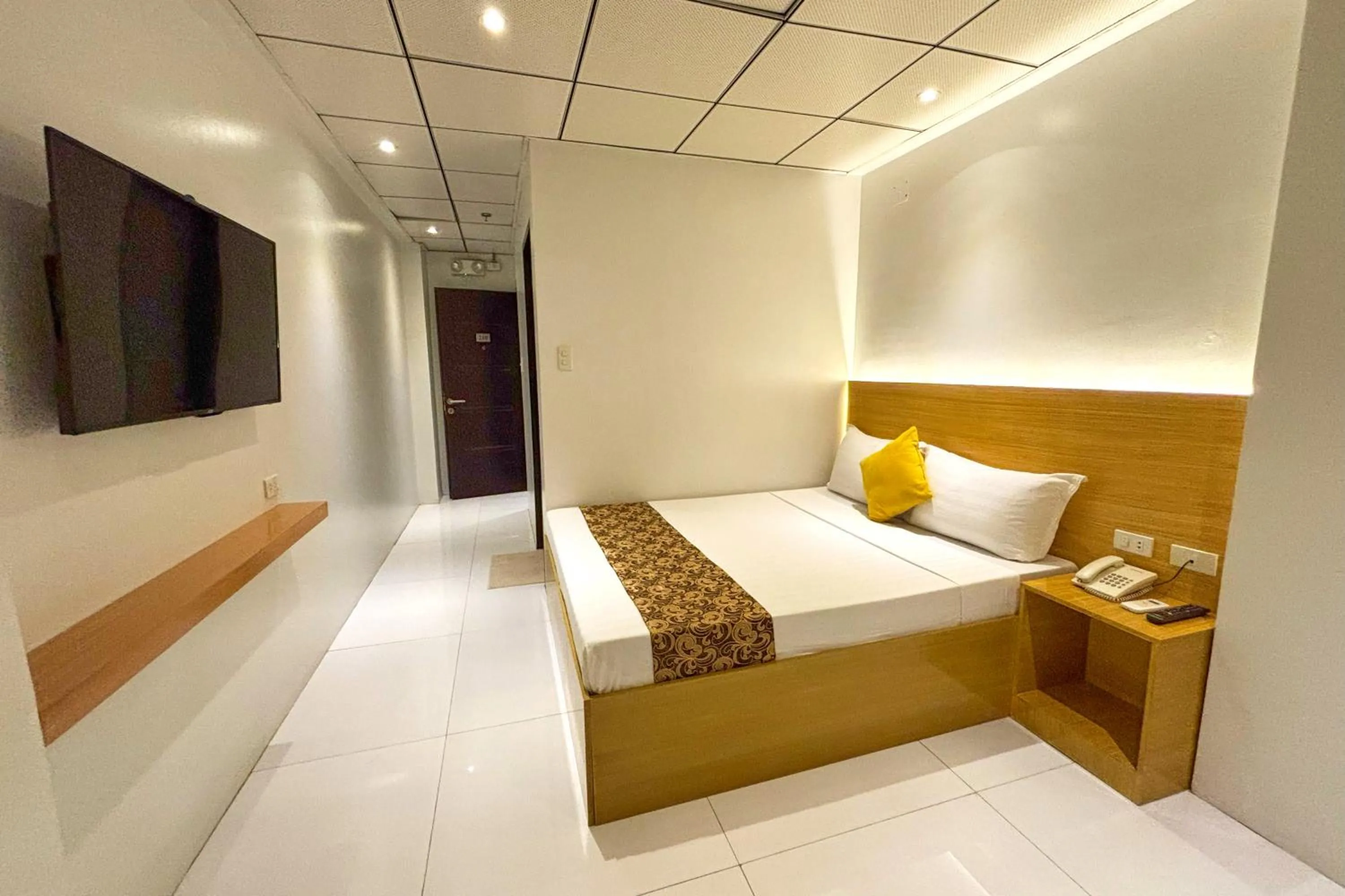 Bed in LuxeLite Suites Pasay