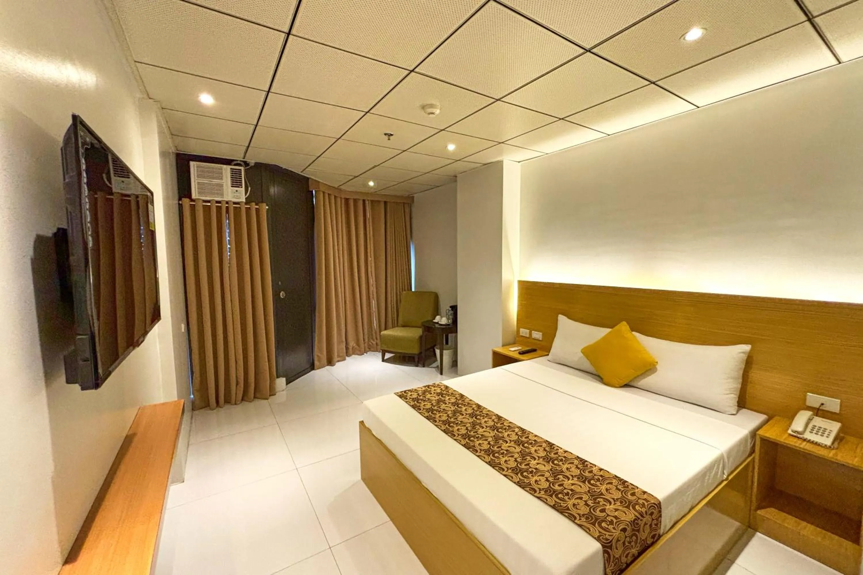 Bed in LuxeLite Suites Pasay