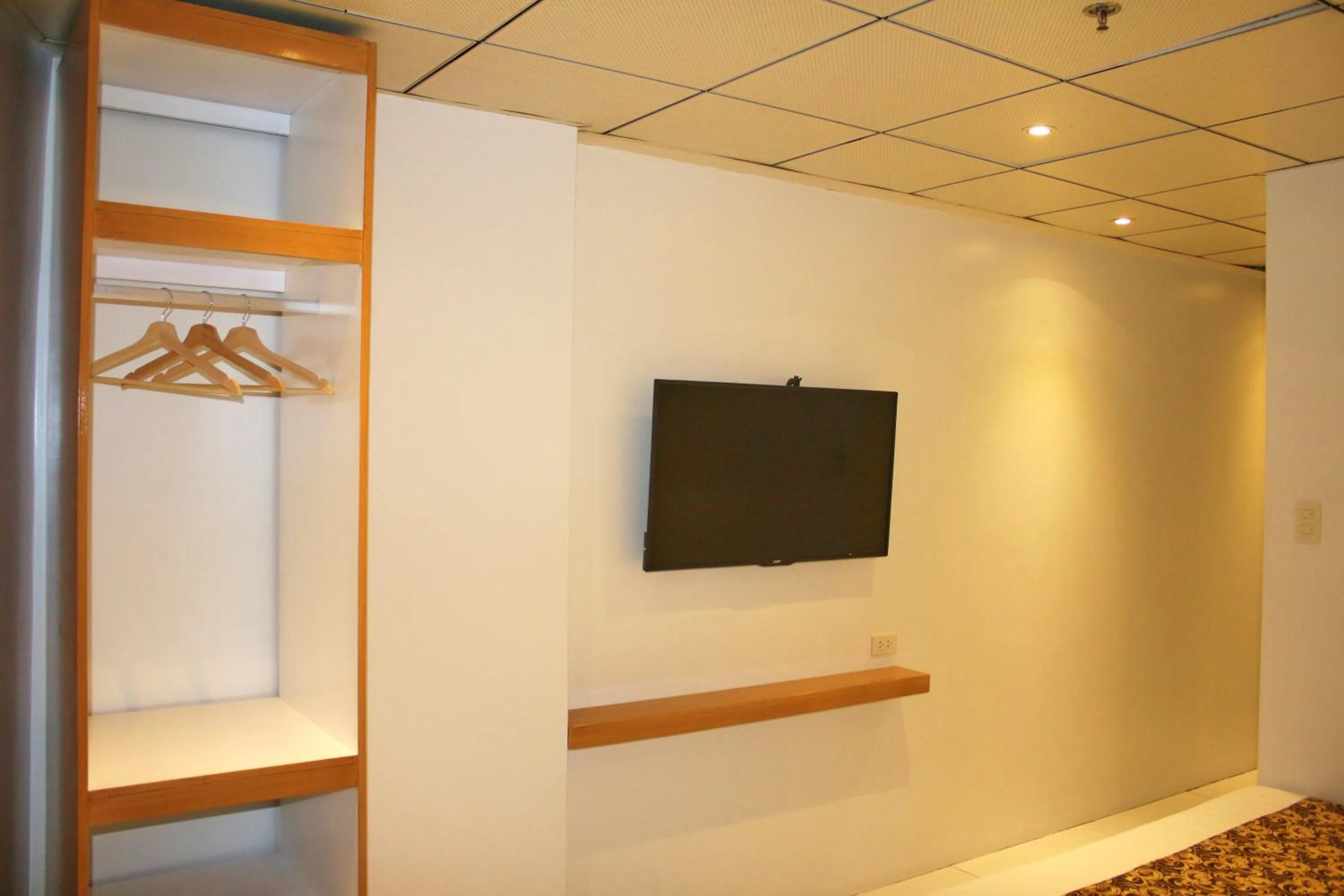 LuxeLite Suites Pasay