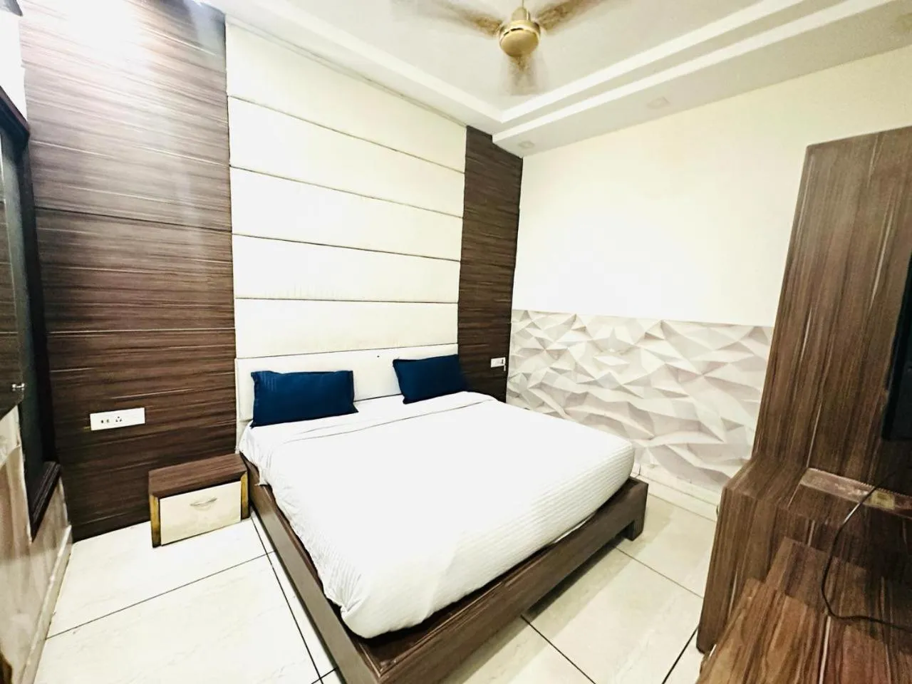 Bed in Hotel Destiny Inn