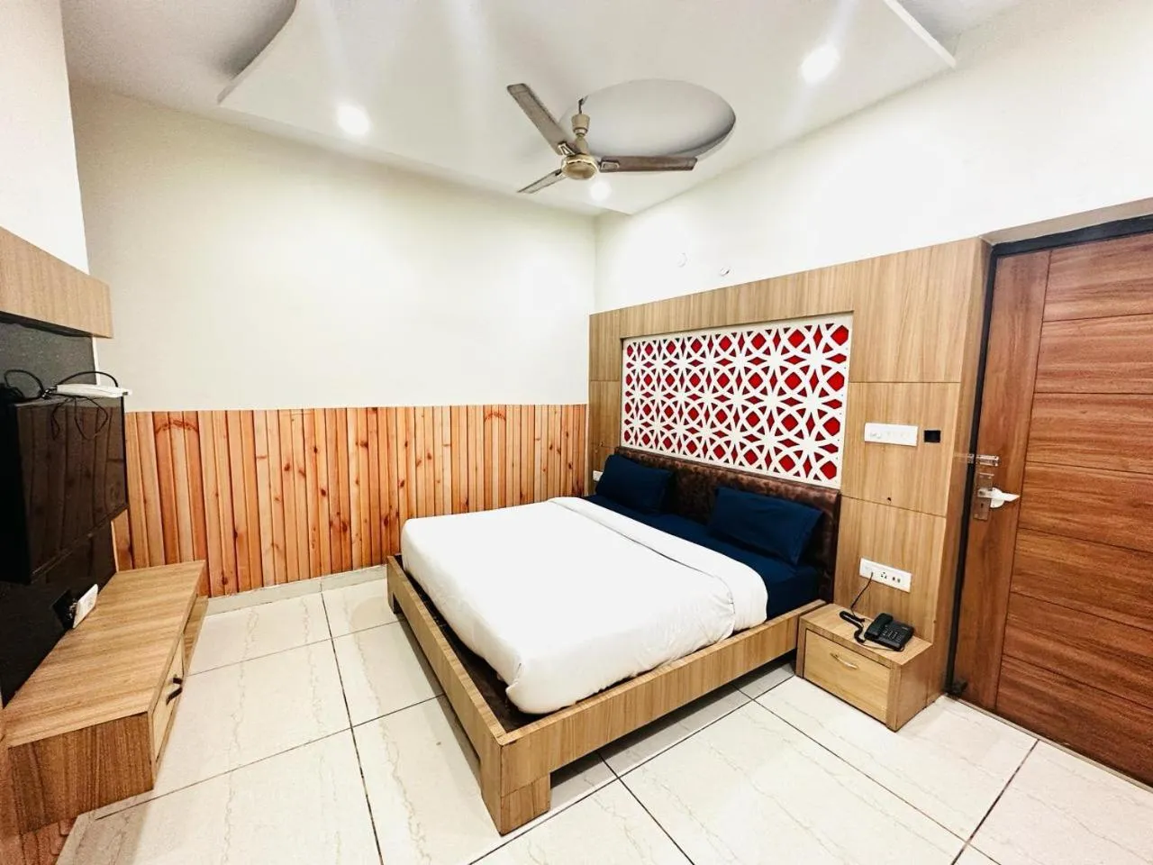 Bed in Hotel Destiny Inn