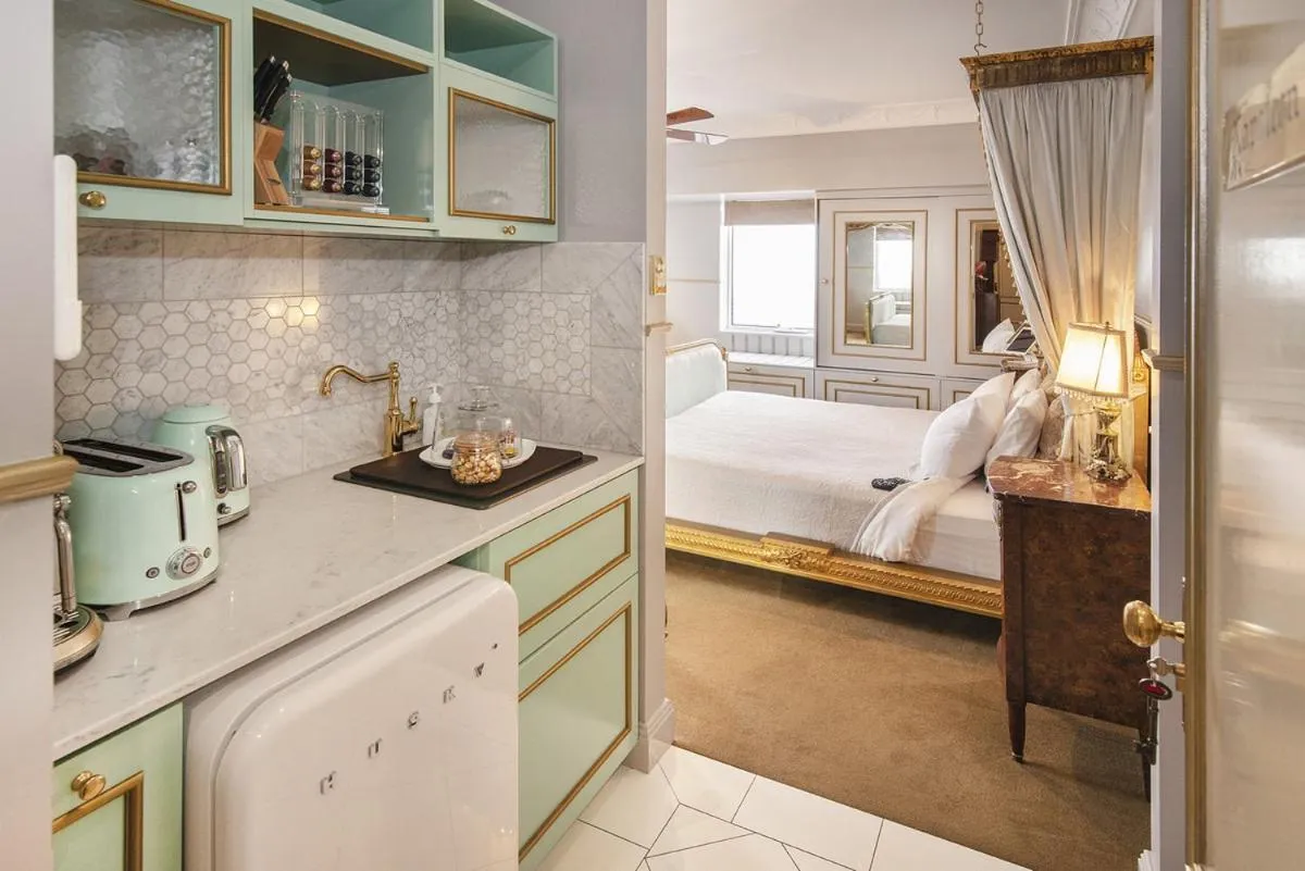 Kitchen or kitchenette, Bed in Josephines Luxury Accommodation