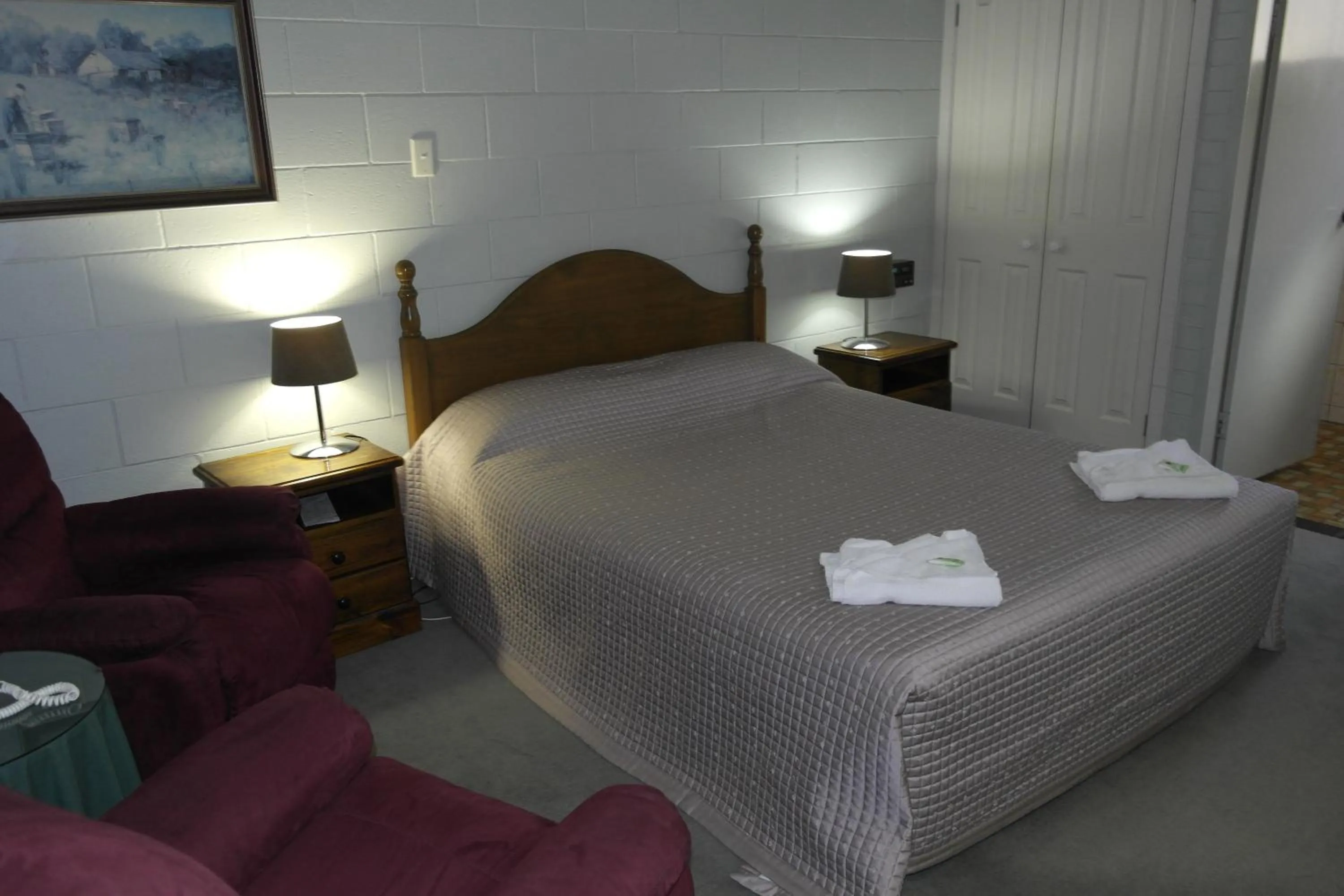 Bed in Robertson Country Motel