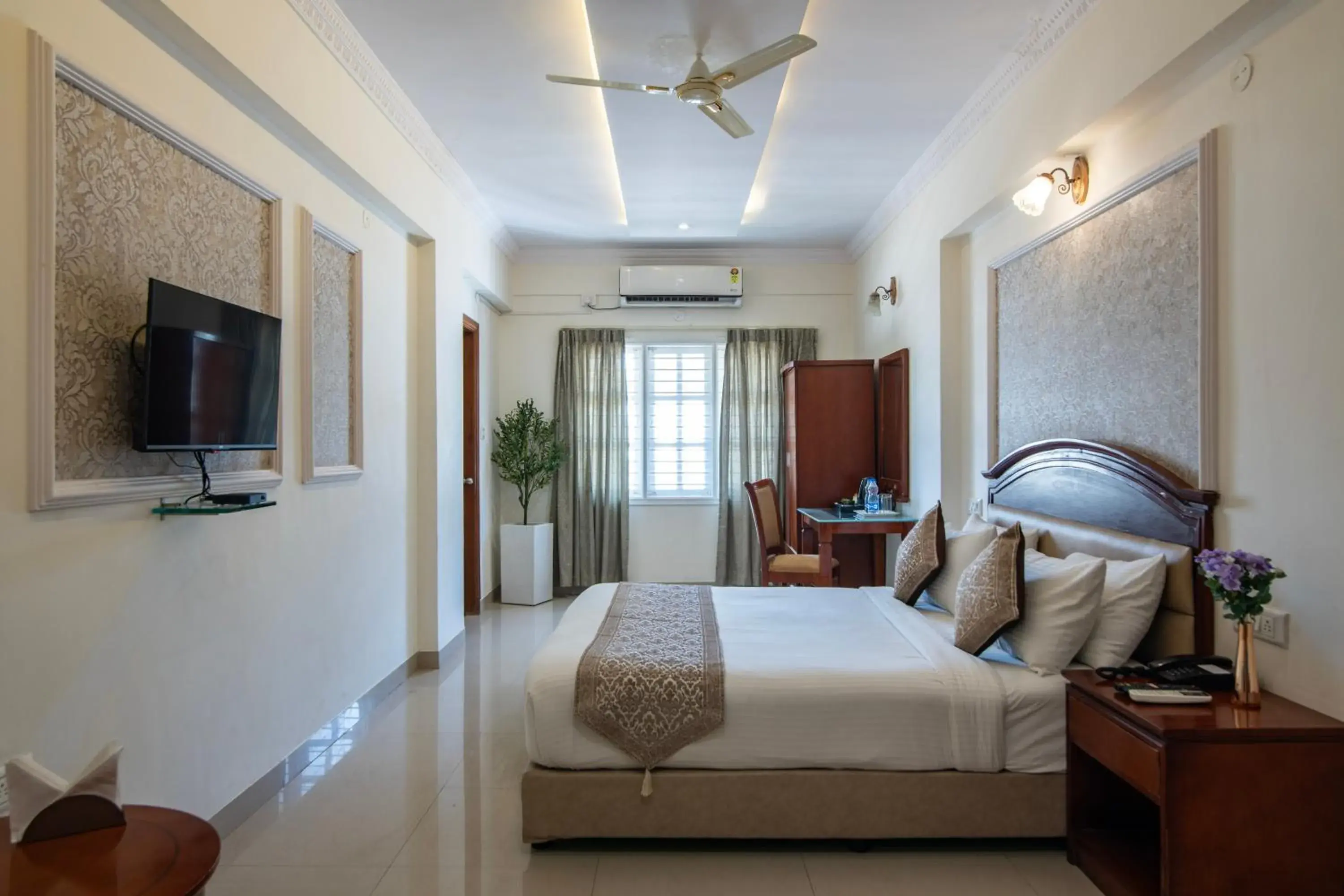 Bedroom, Bed in Hyde Park Orchards Bedroom, Bed in Hyde Park Orchards