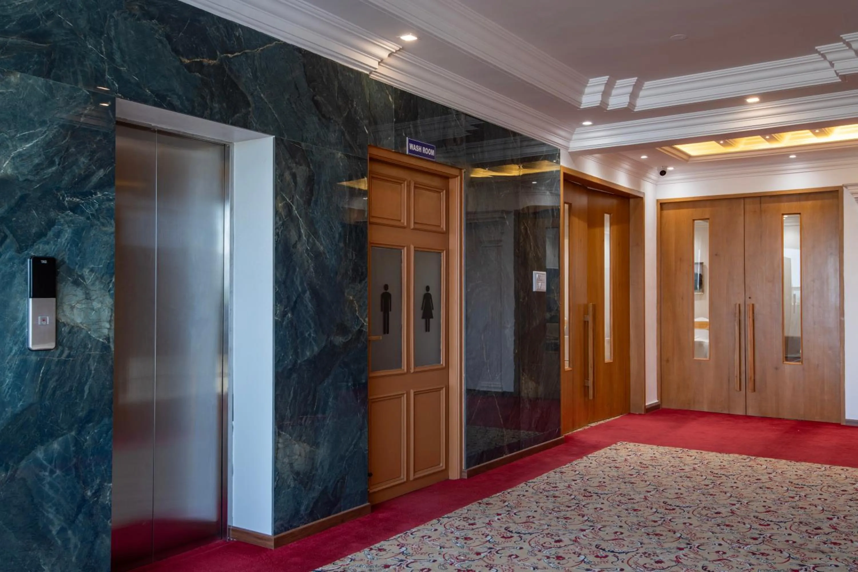 elevator in Hyde Park Orchards