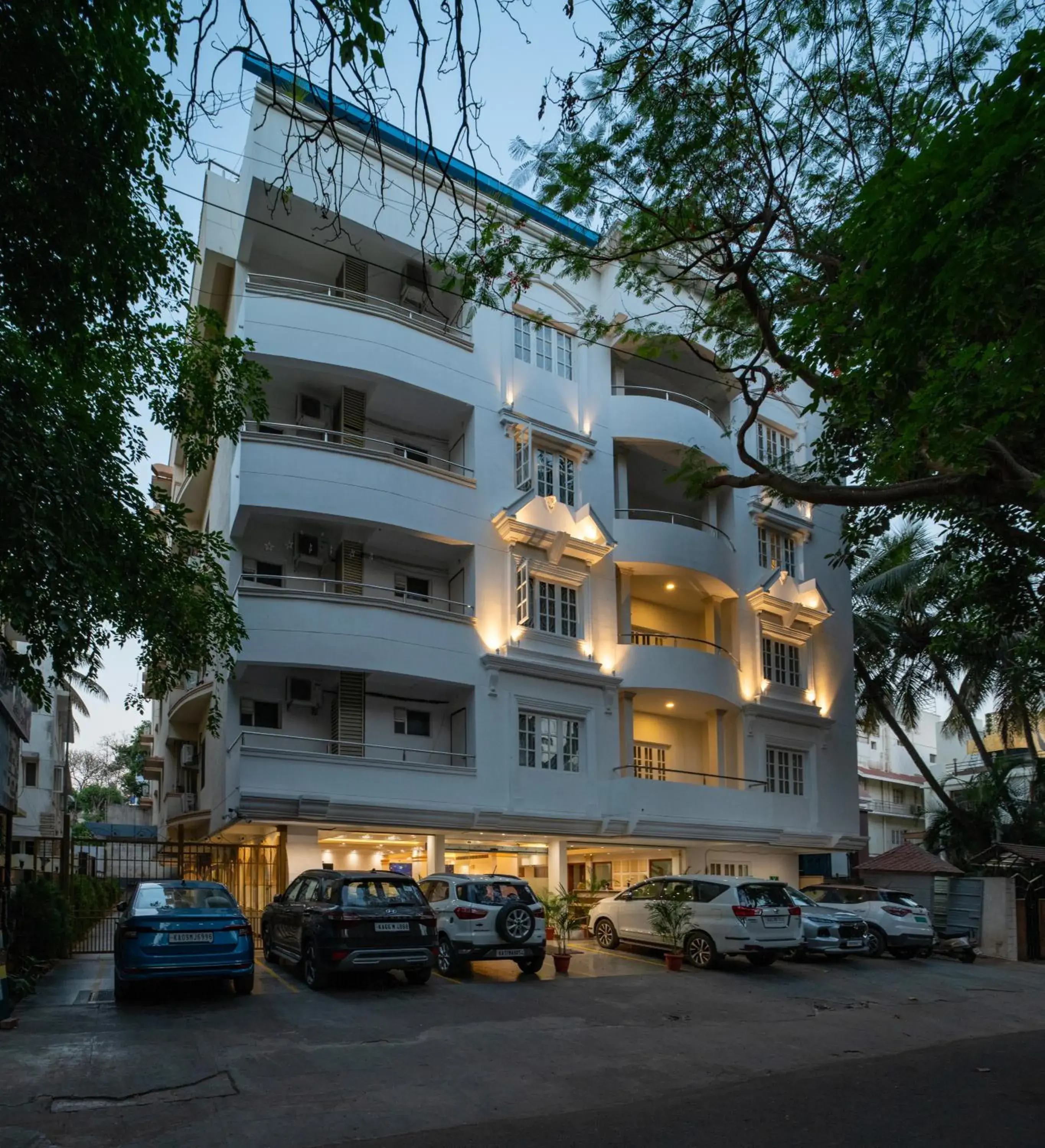 Property building in Hyde Park Orchards Property building in Hyde Park Orchards