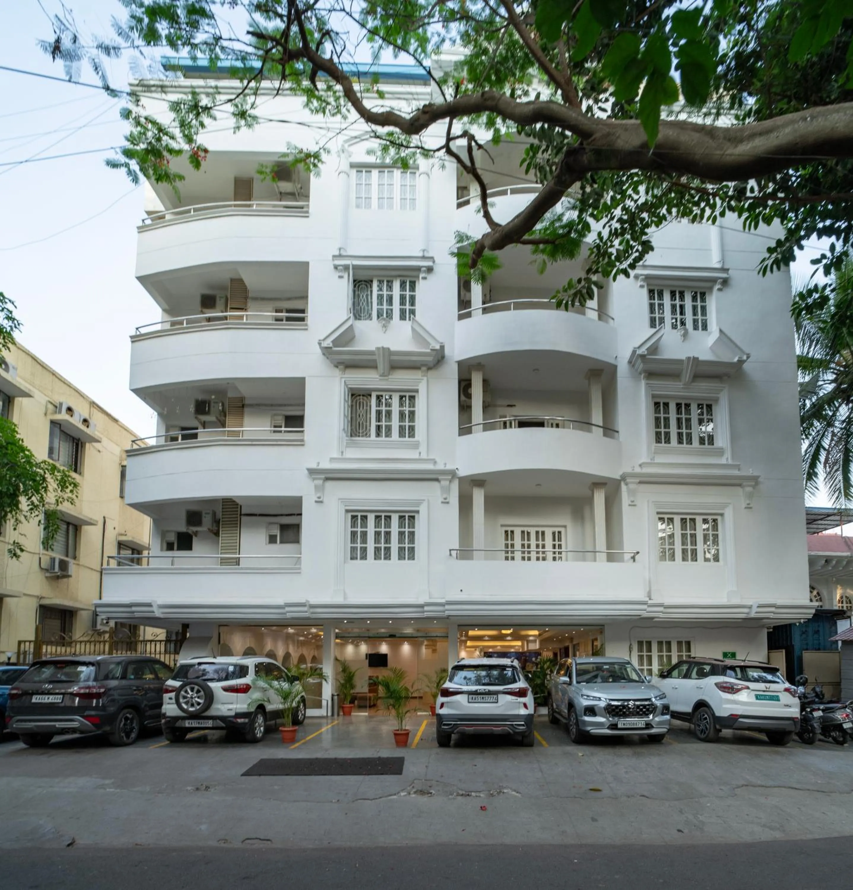 Property building in Hyde Park Orchards