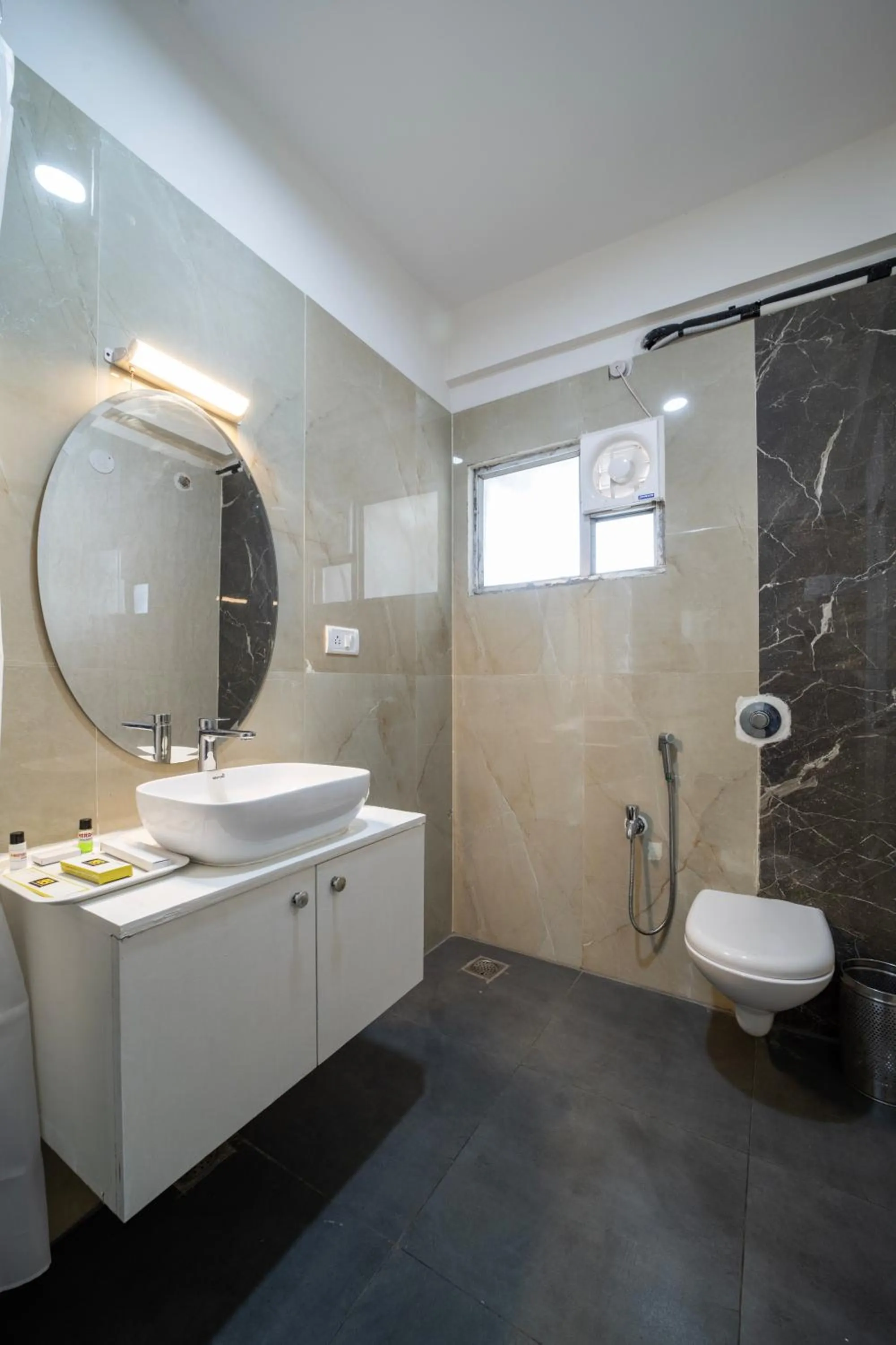 Toilet in Hyde Park Orchards