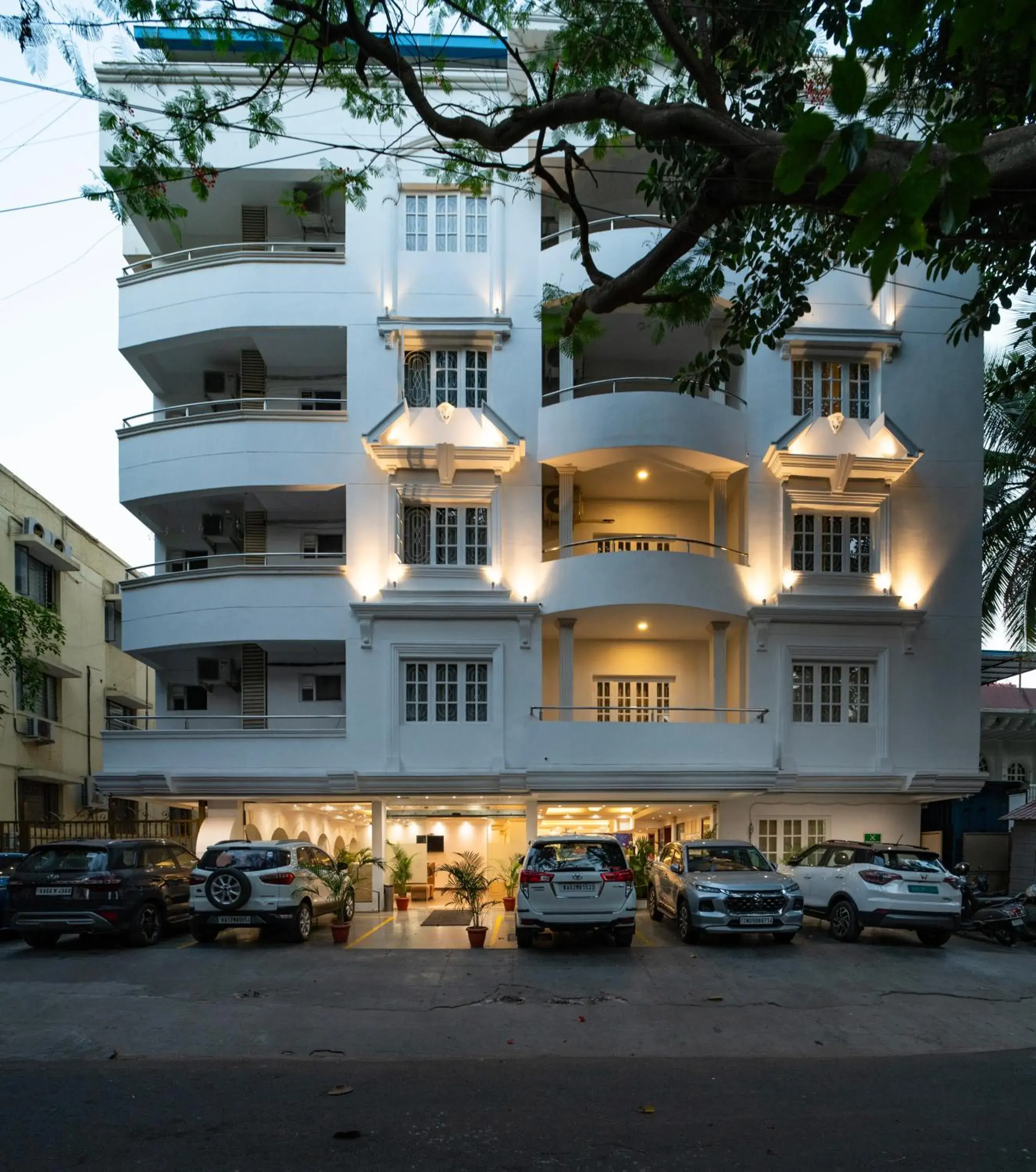 Property building in Hyde Park Orchards Property building in Hyde Park Orchards