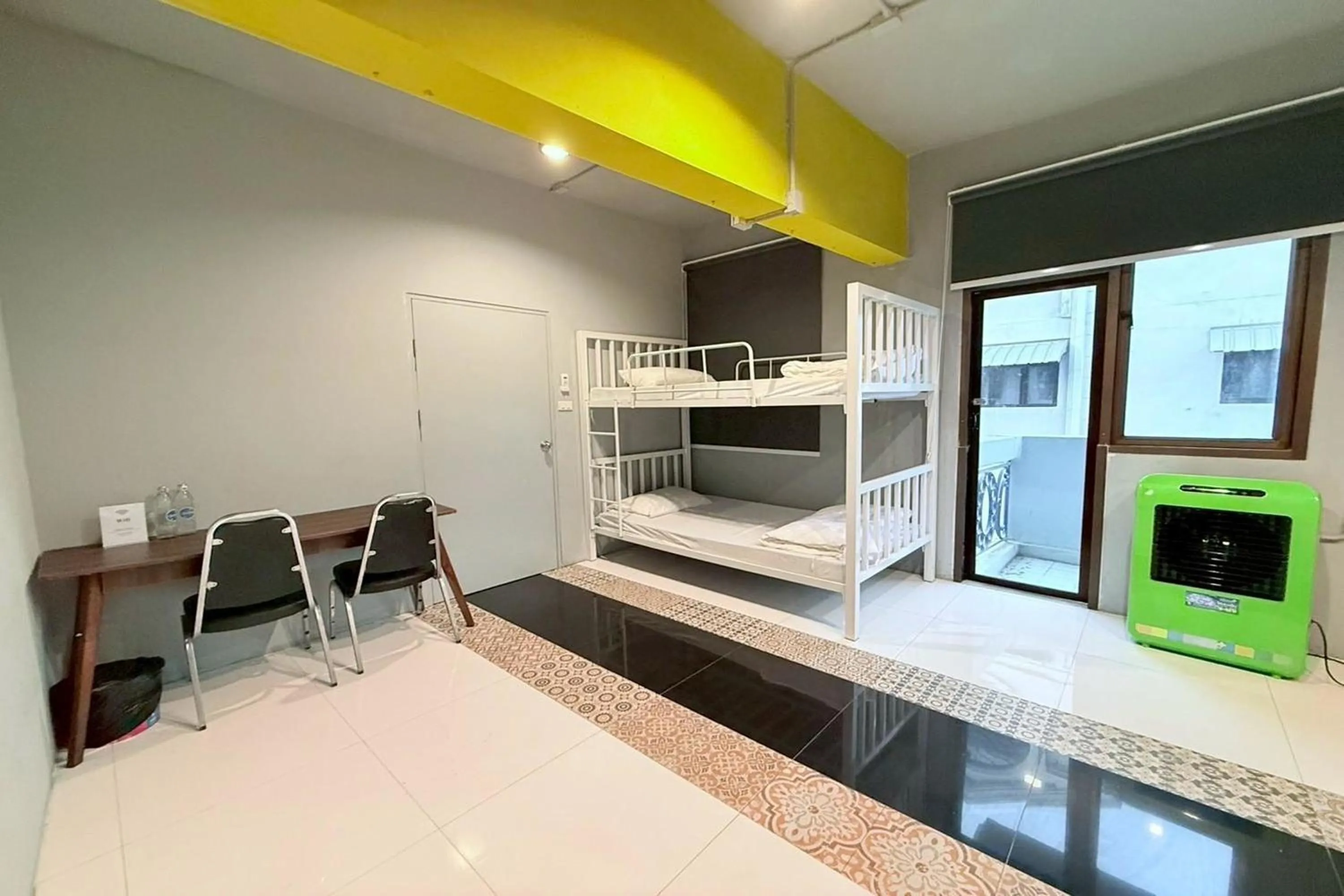 Photo of the whole room, Bed in Sukhum Huai Khwang Guest House