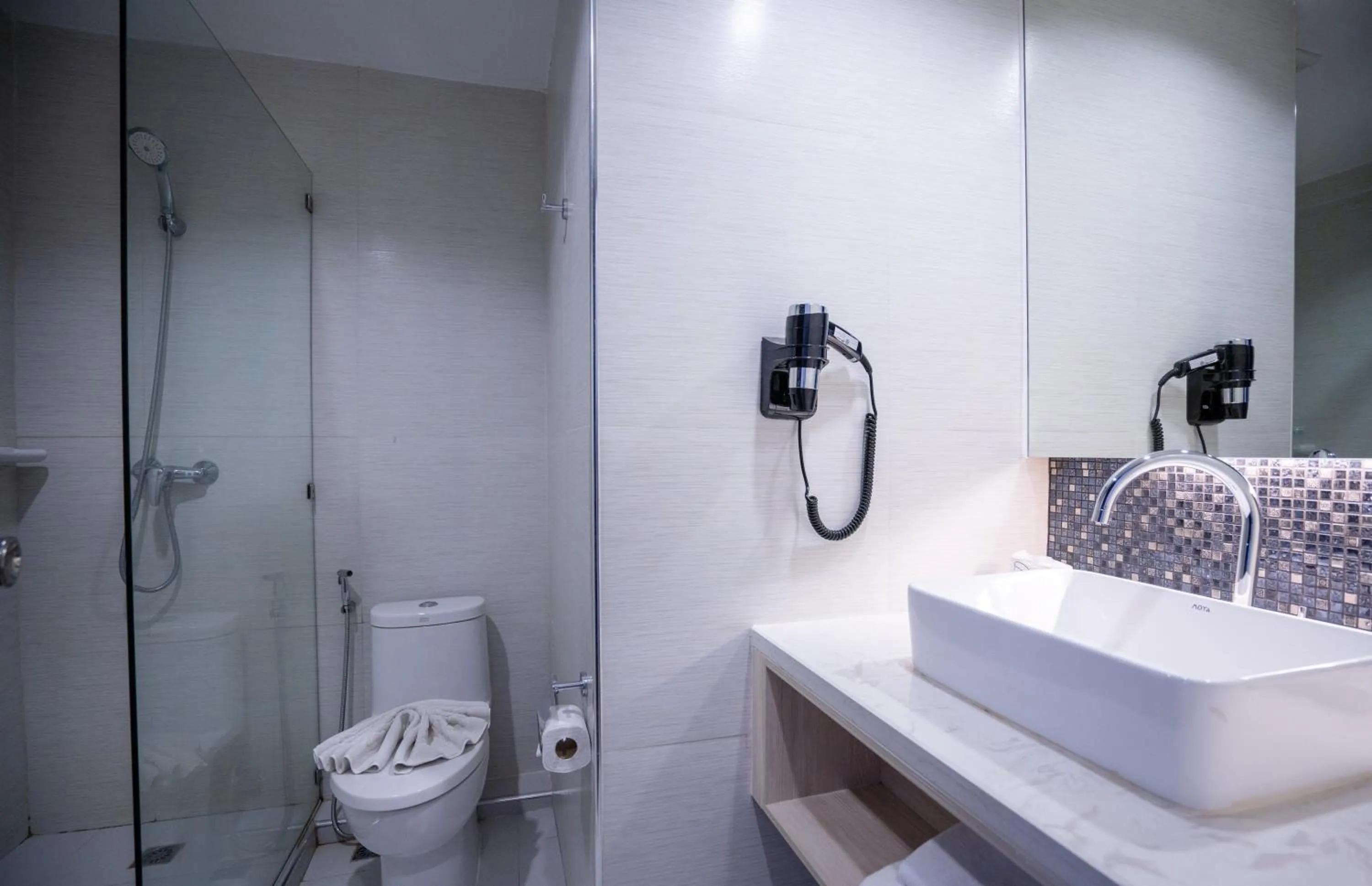 Shower in Phrae Nakara Hotel