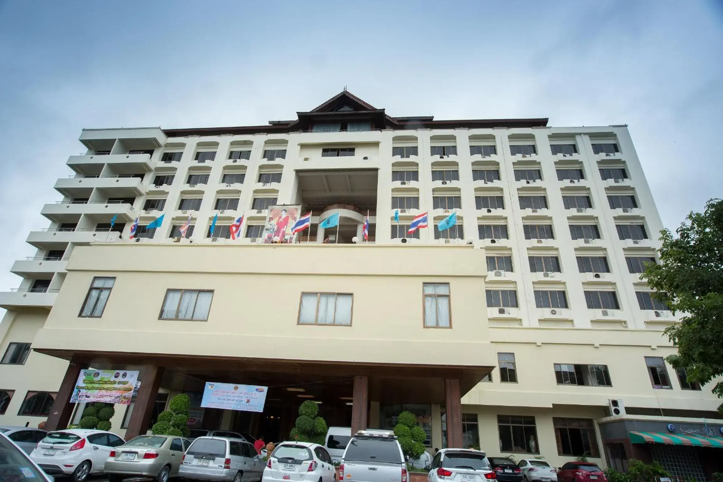 Property building in Phrae Nakara Hotel Property building in Phrae Nakara Hotel