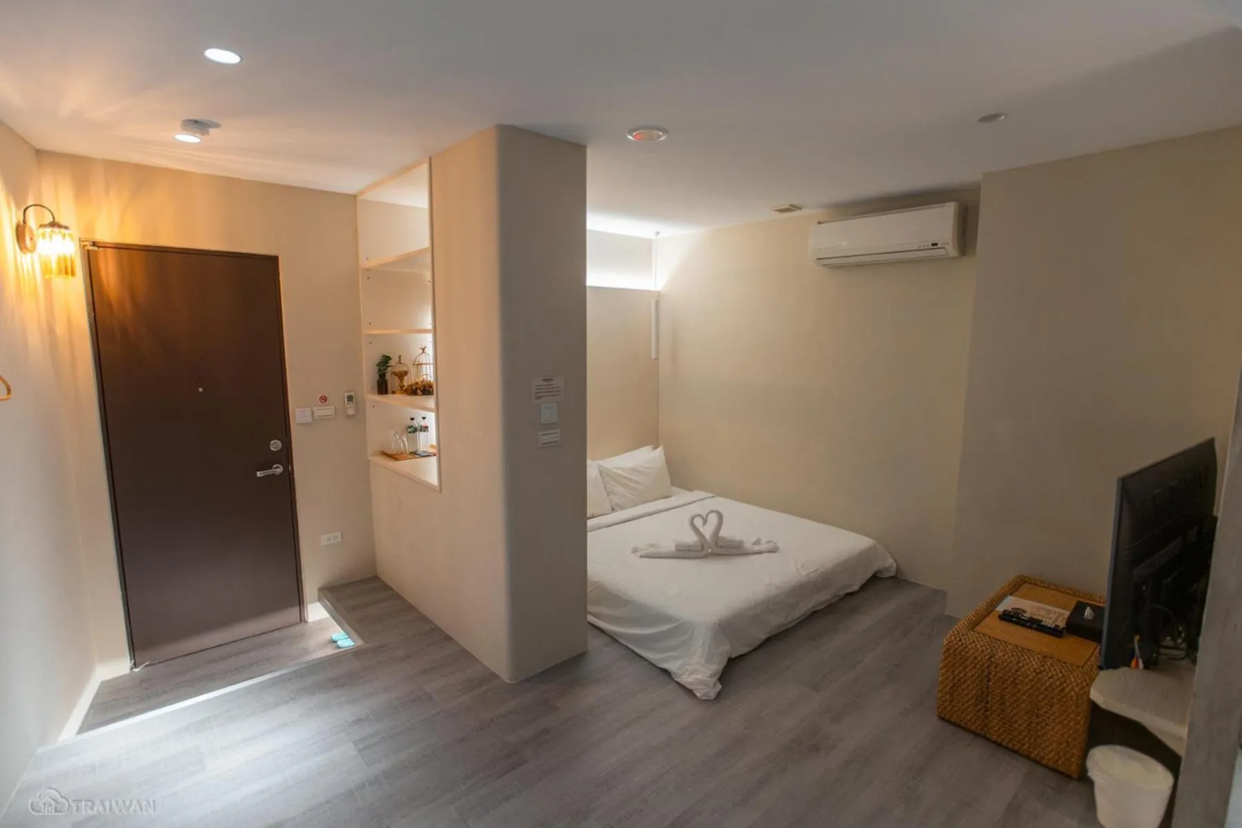 People, Bed in Happiness . danshui
