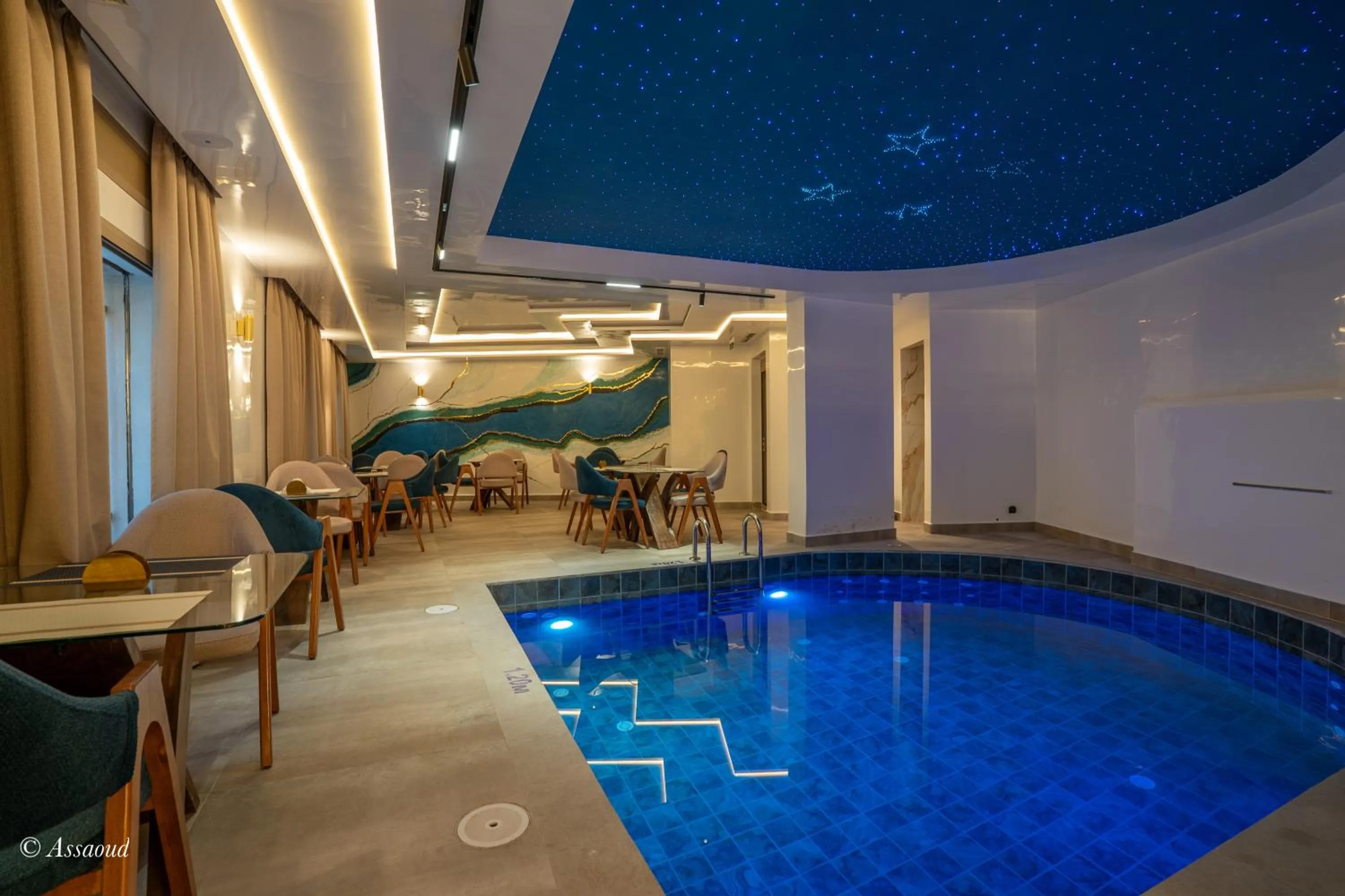 Swimming pool in Hotel Esmeralda