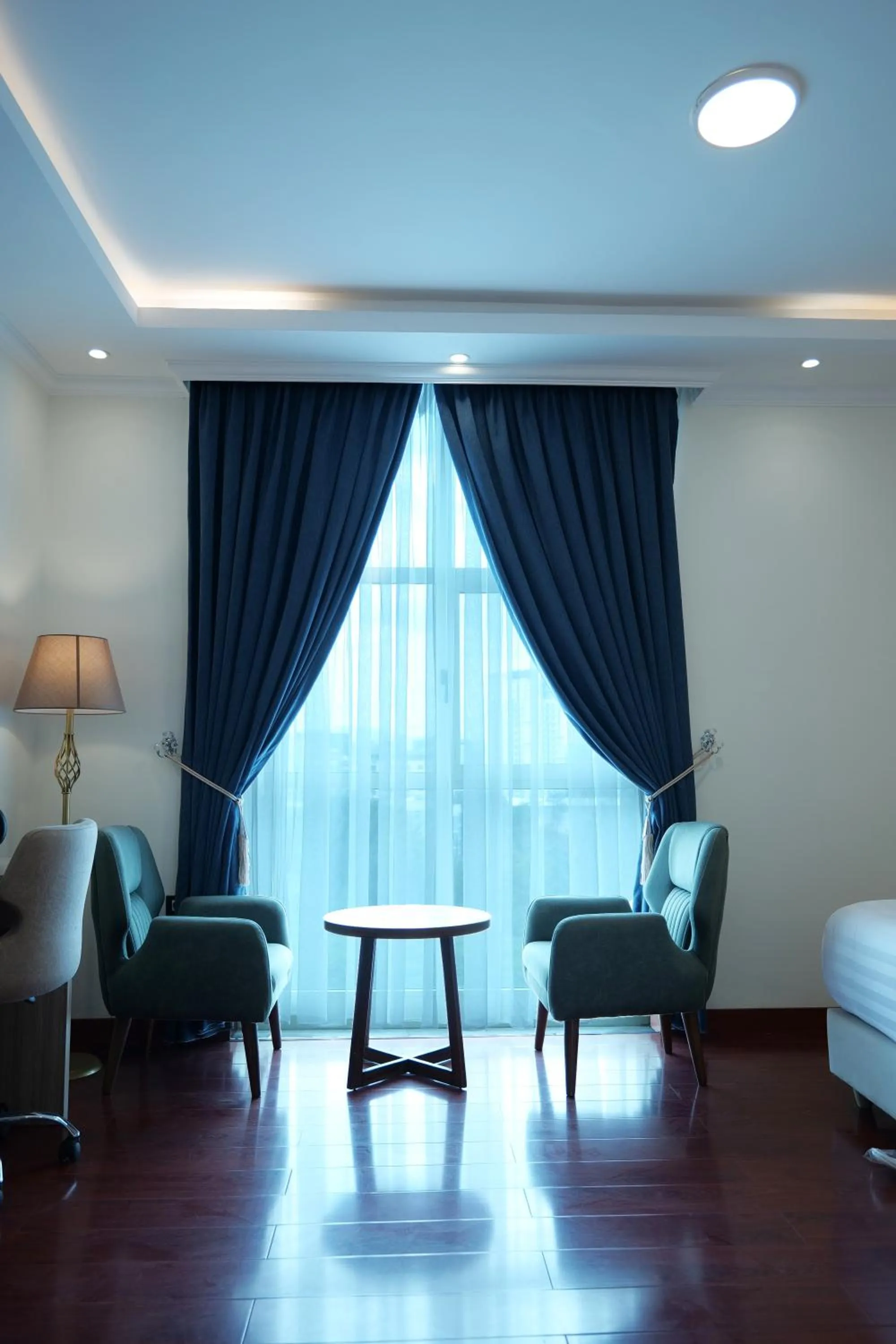 City view, Bed in Crescent International Hotel