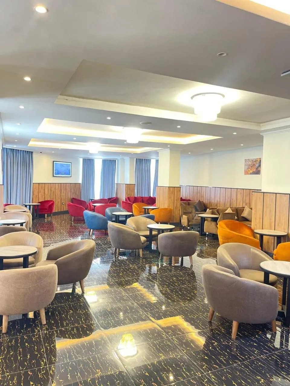 Lobby or reception in Crescent International Hotel