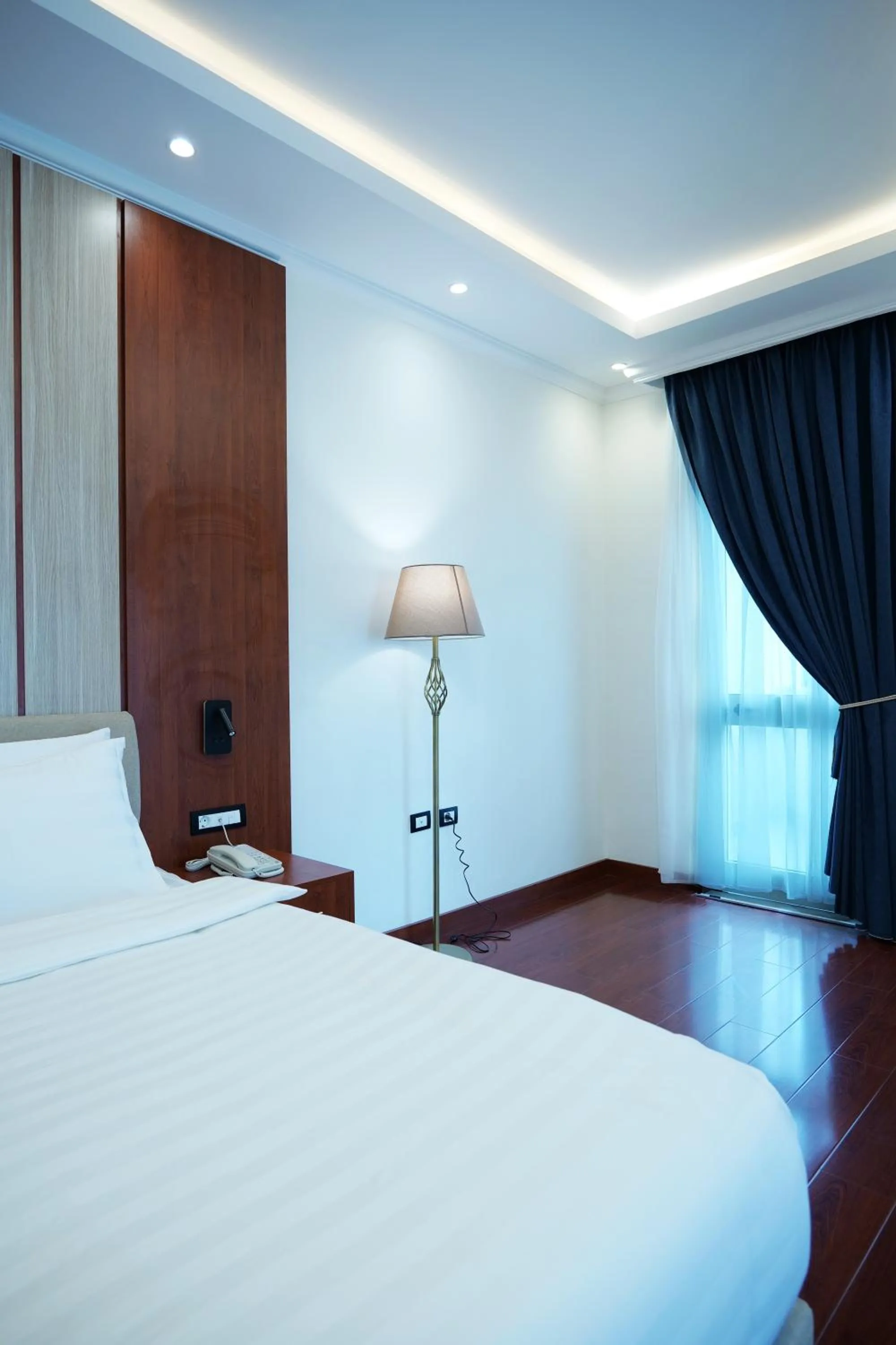 Bed in Crescent International Hotel