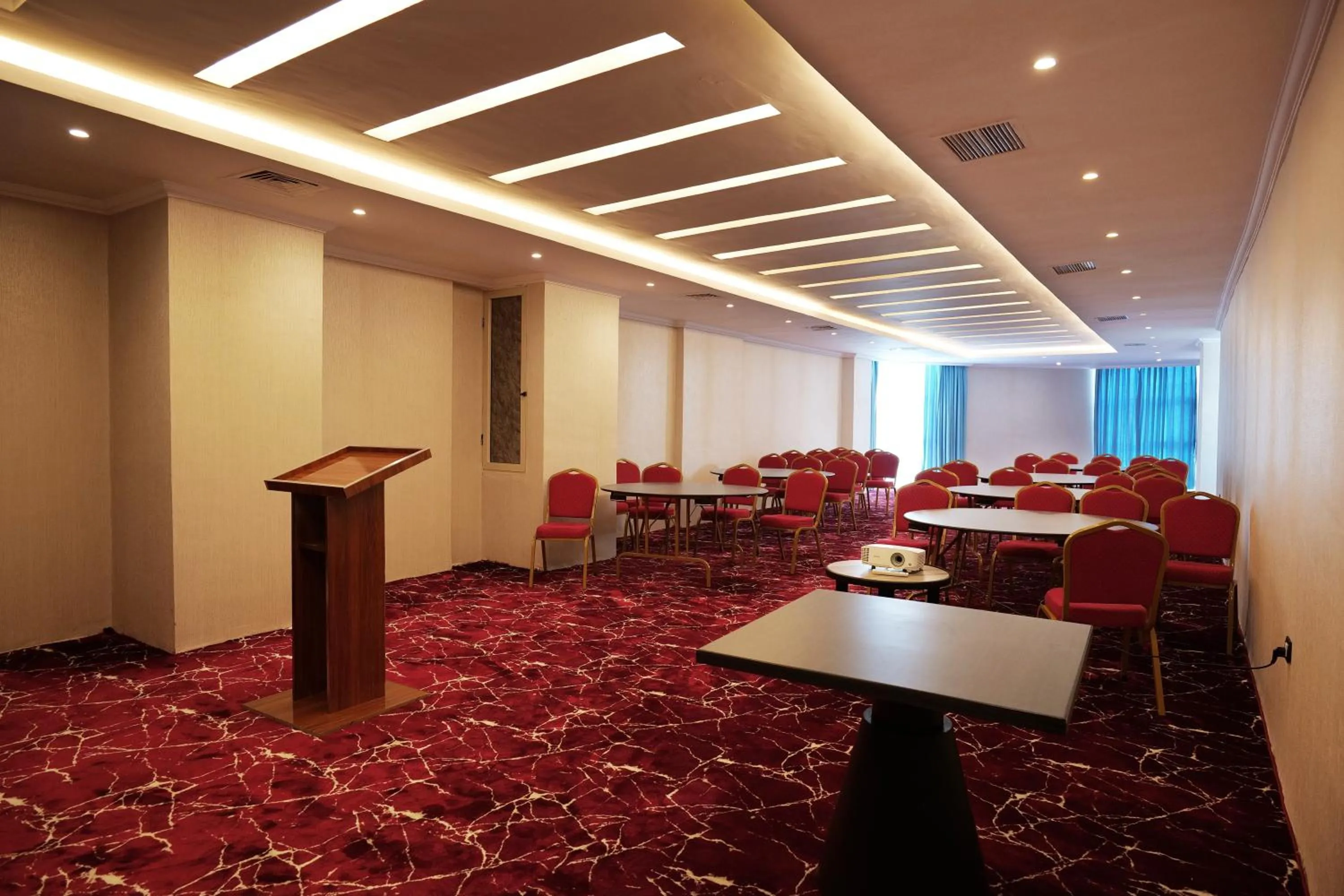 Meeting/conference room in Crescent International Hotel