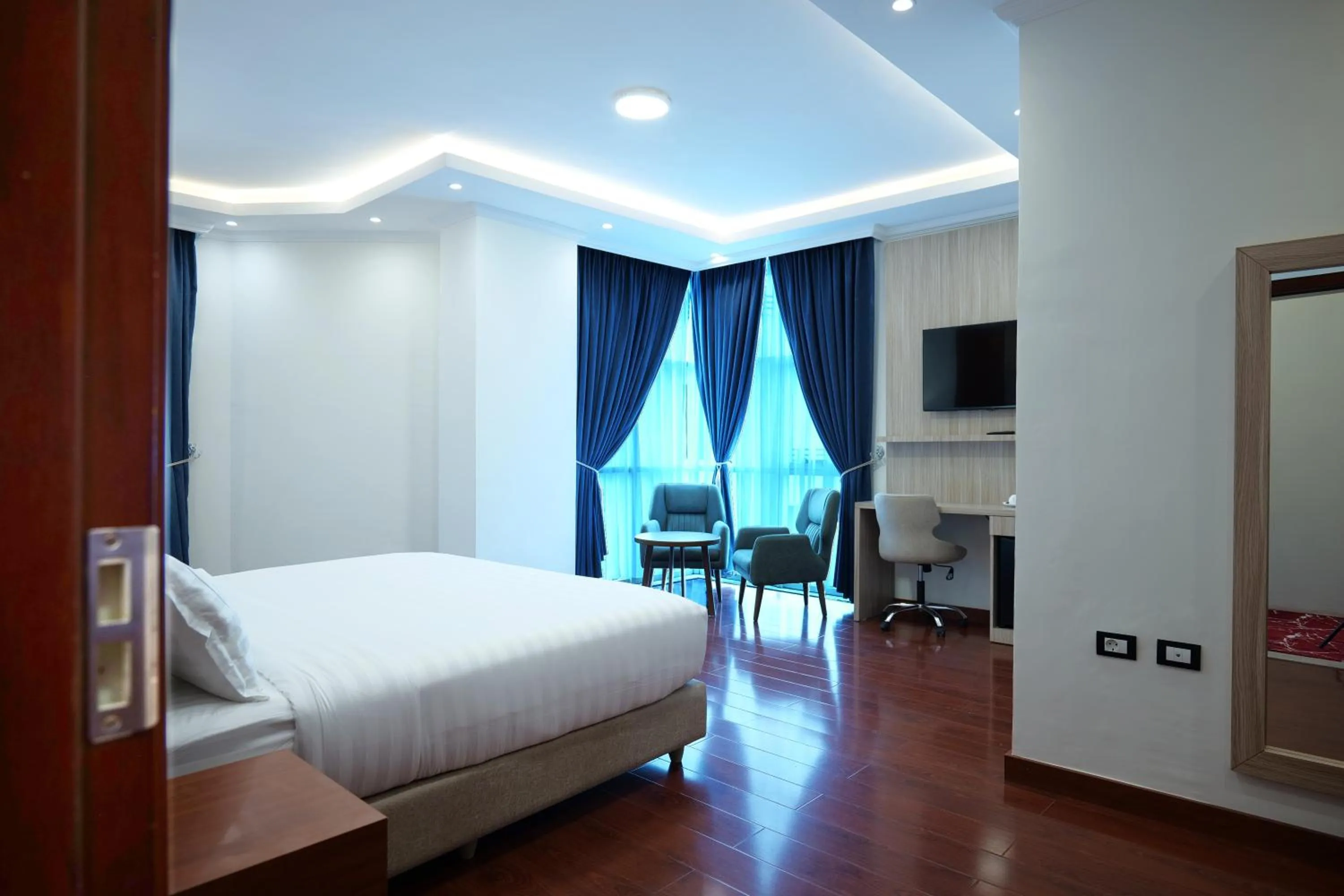 Bed in Crescent International Hotel