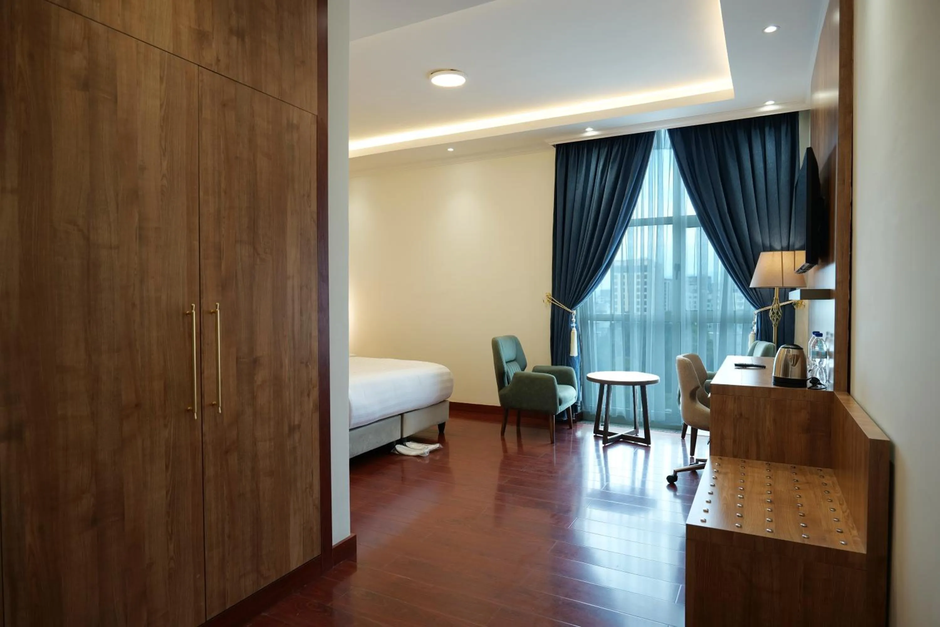 Bed in Crescent International Hotel