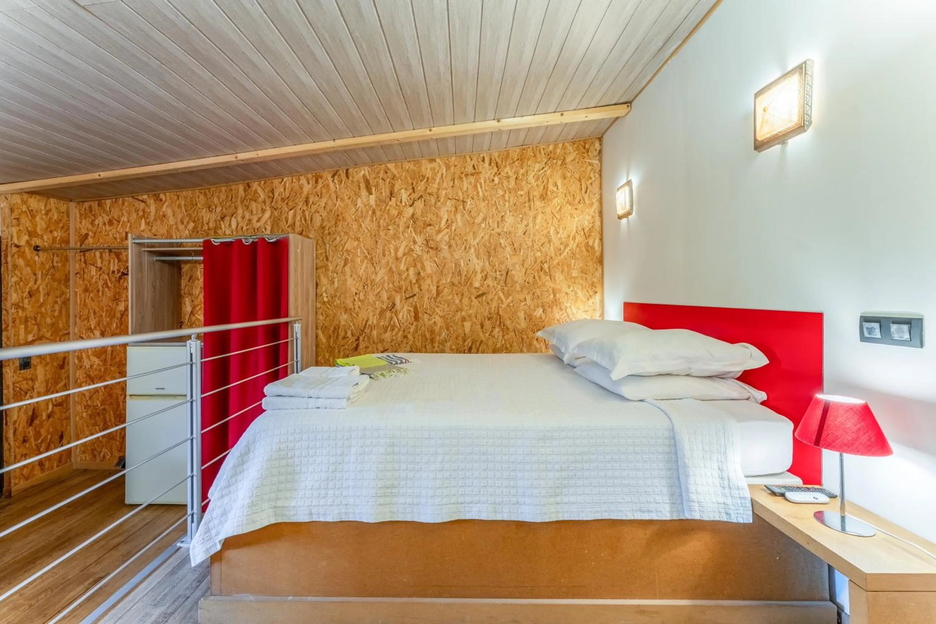 Property building, Bed in Inn 4 Bears