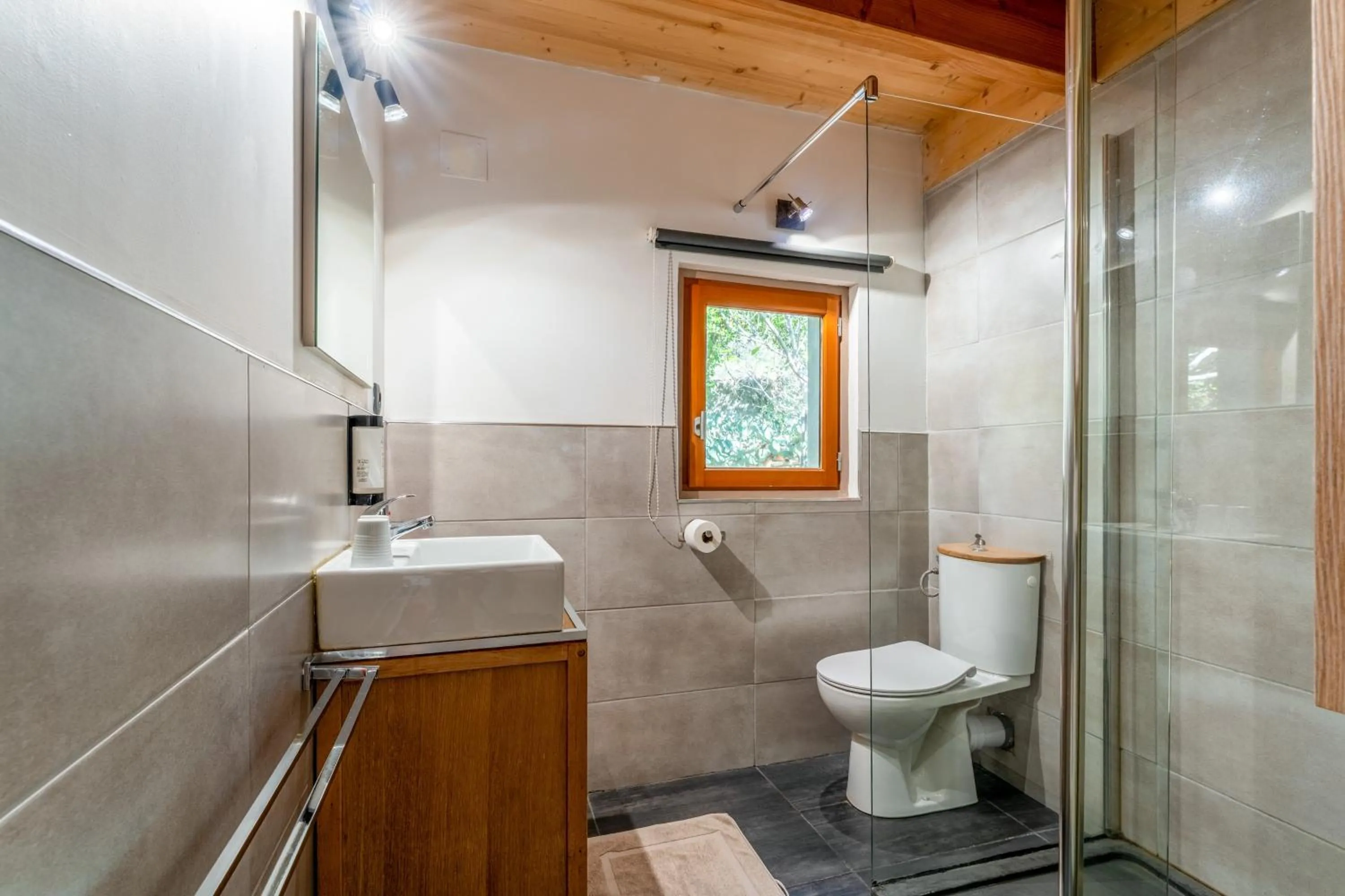 Bathroom in Inn 4 Bears