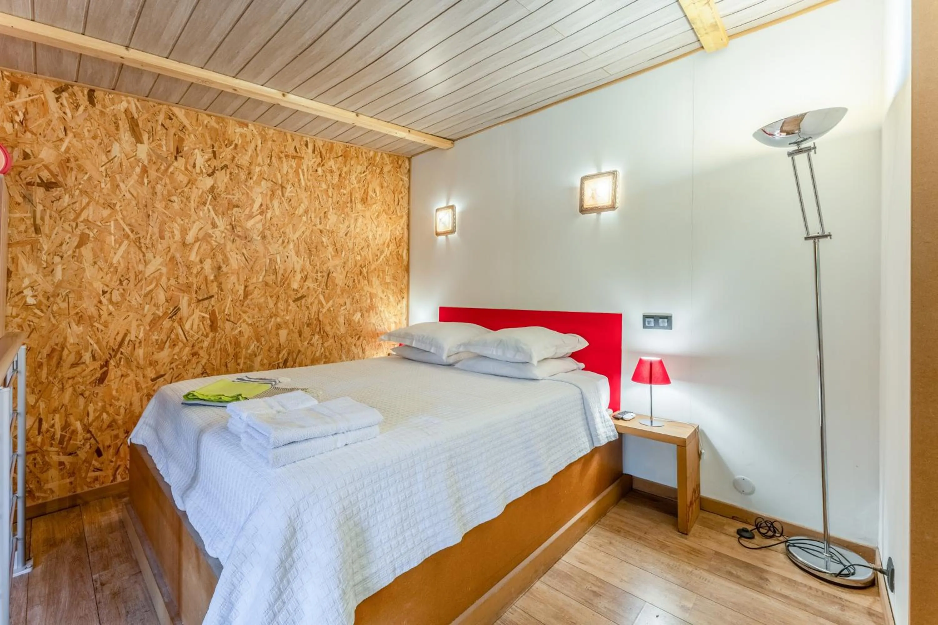 Property building, Bed in Inn 4 Bears