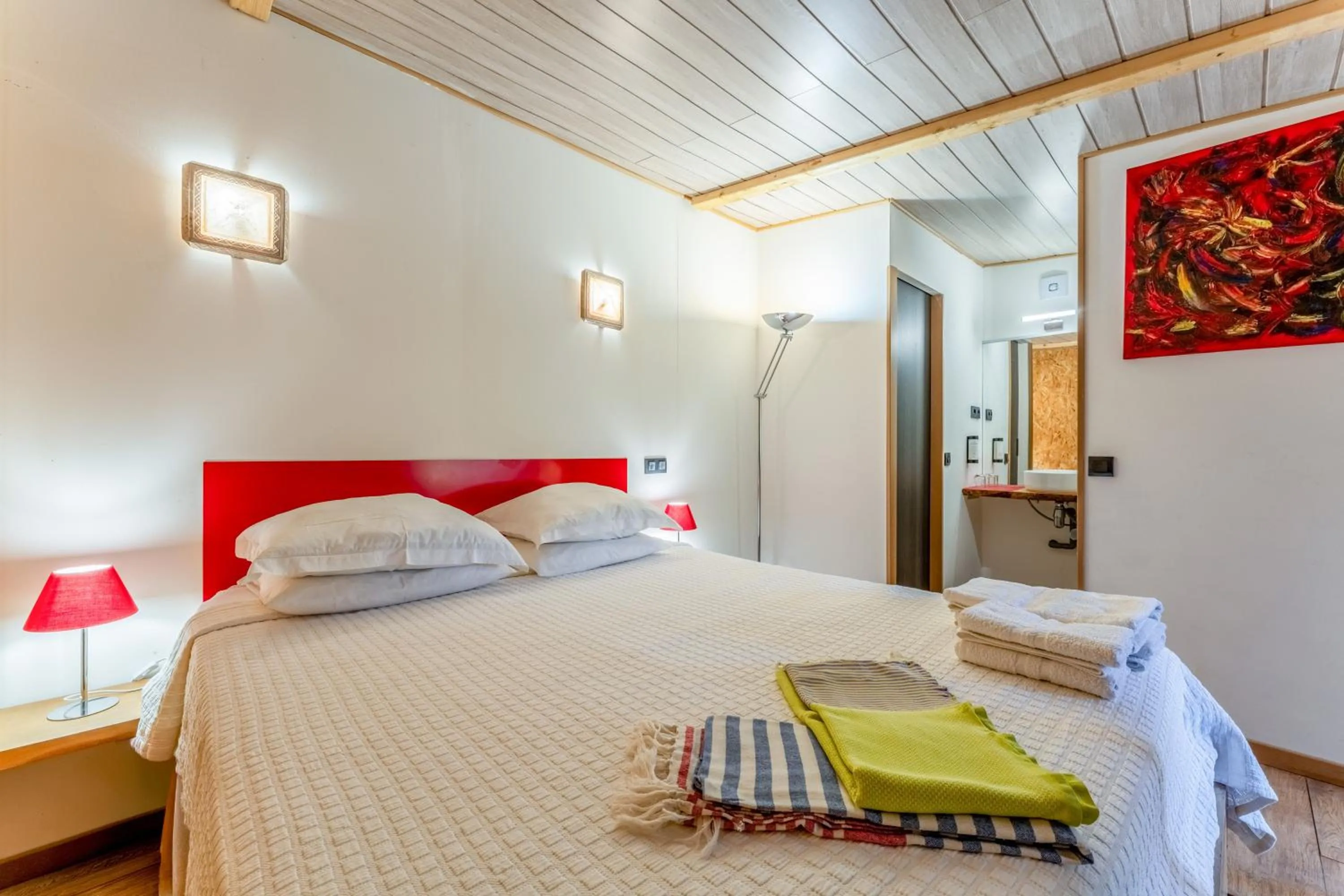 Property building, Bed in Inn 4 Bears