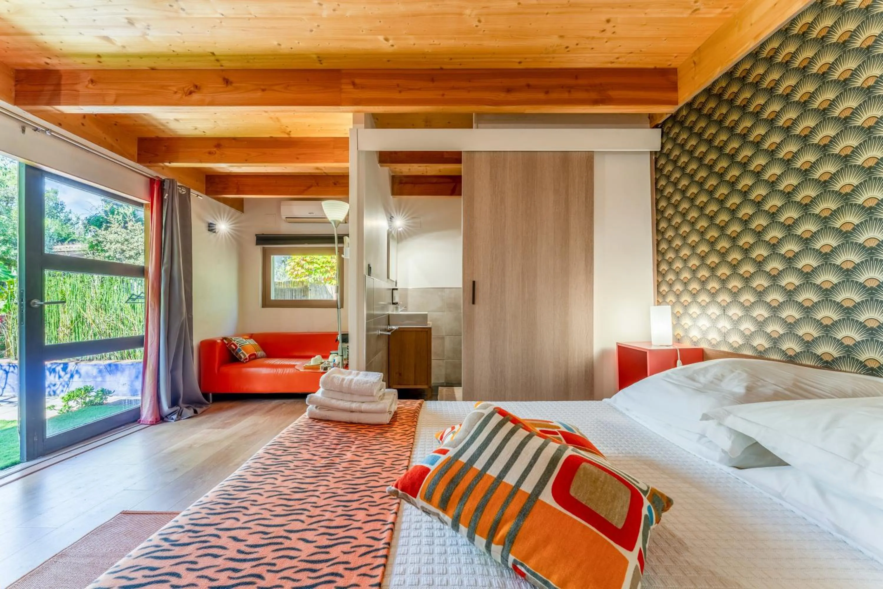Property building, Bed in Inn 4 Bears