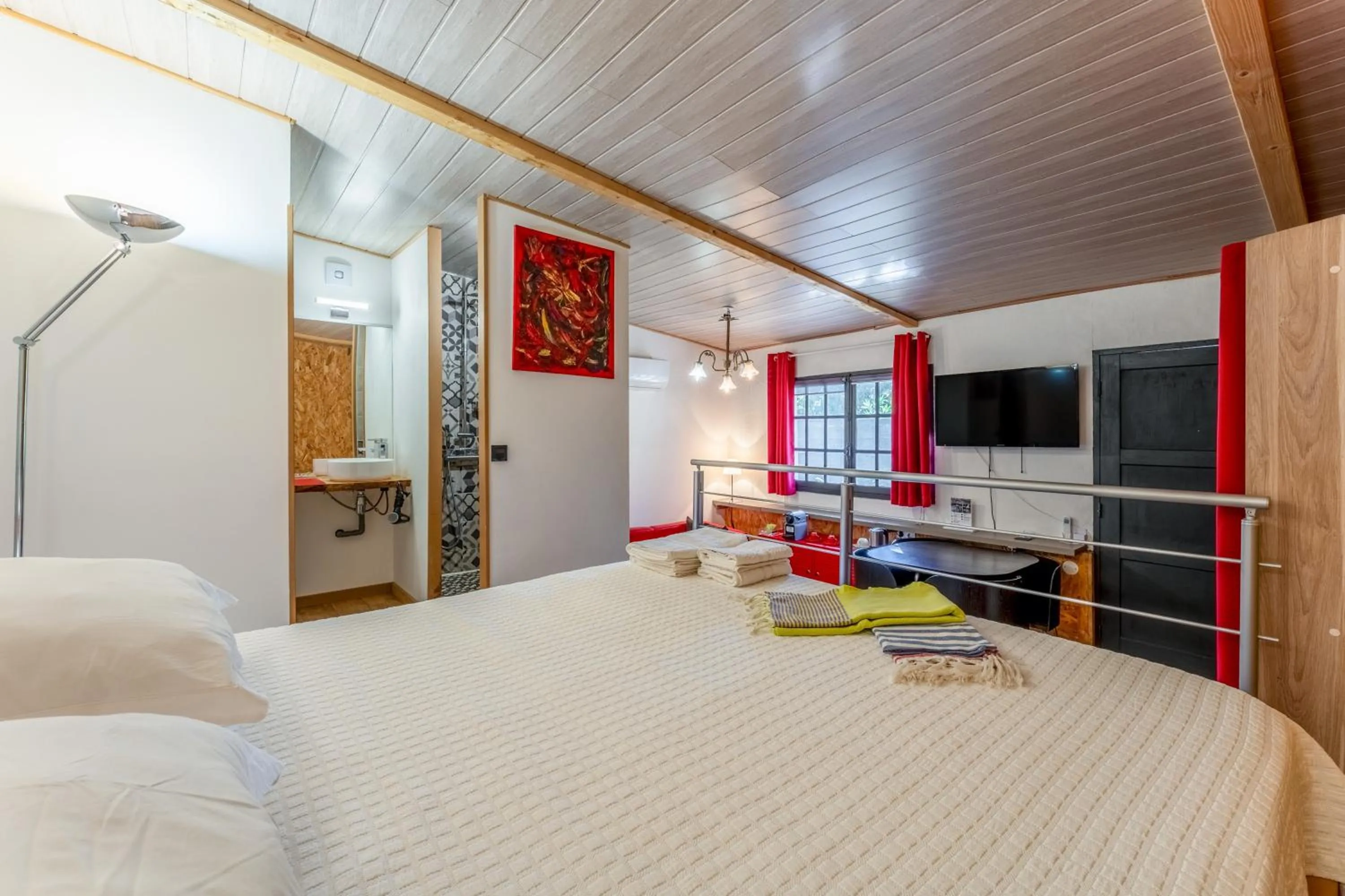 Property building, Bed in Inn 4 Bears