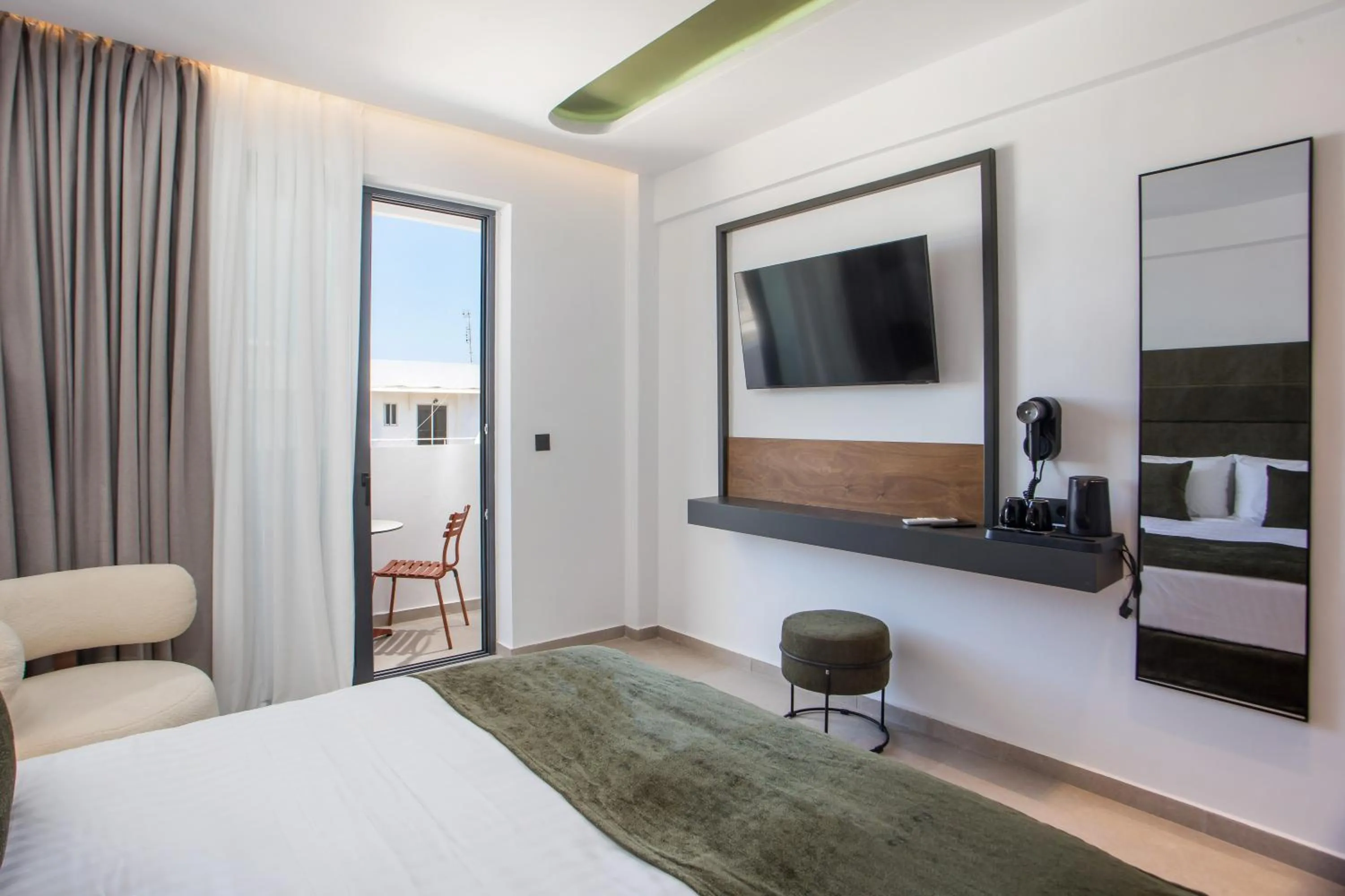 TV and multimedia, Bed in Ermou 44 City Hotel