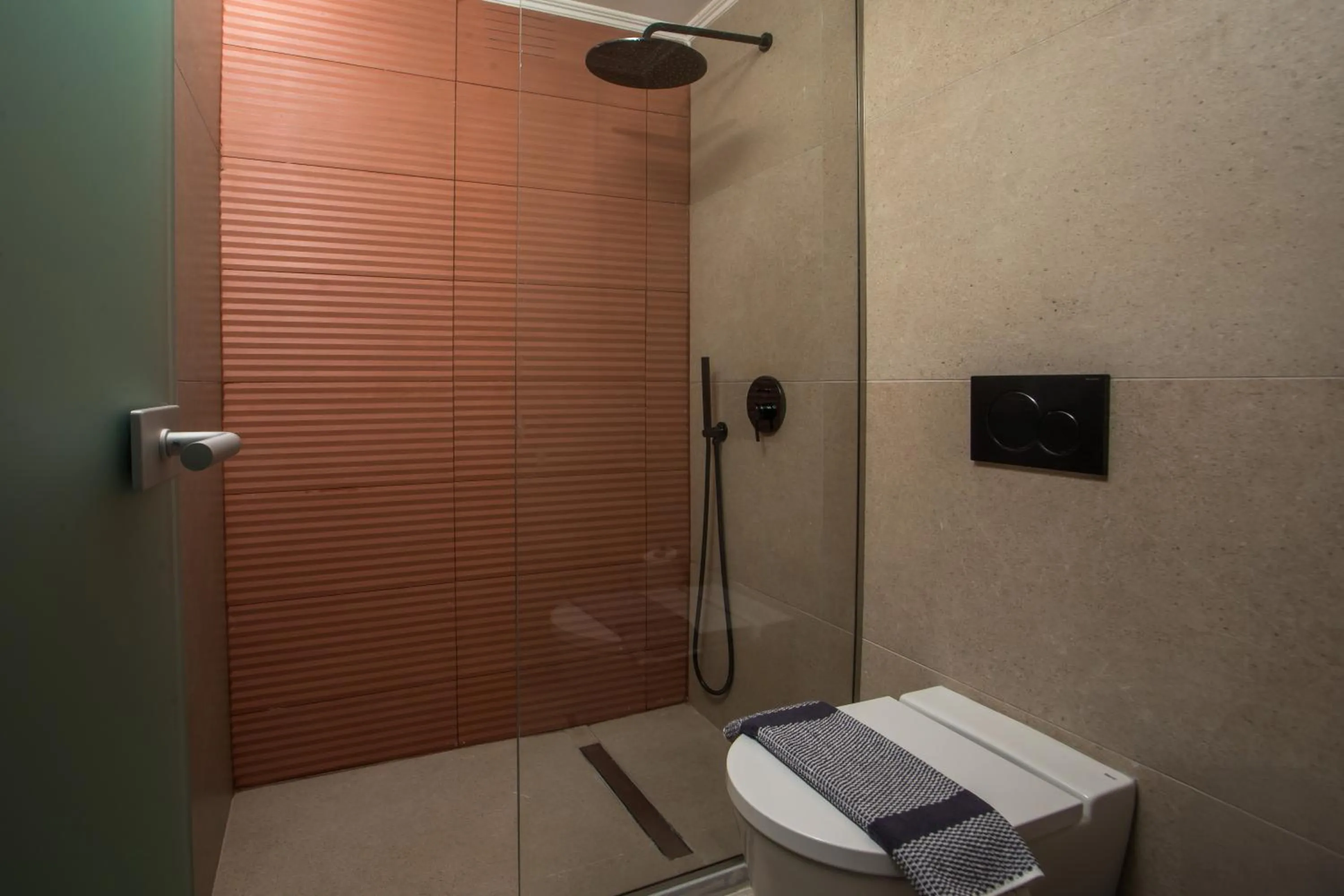 Shower in Ermou 44 City Hotel
