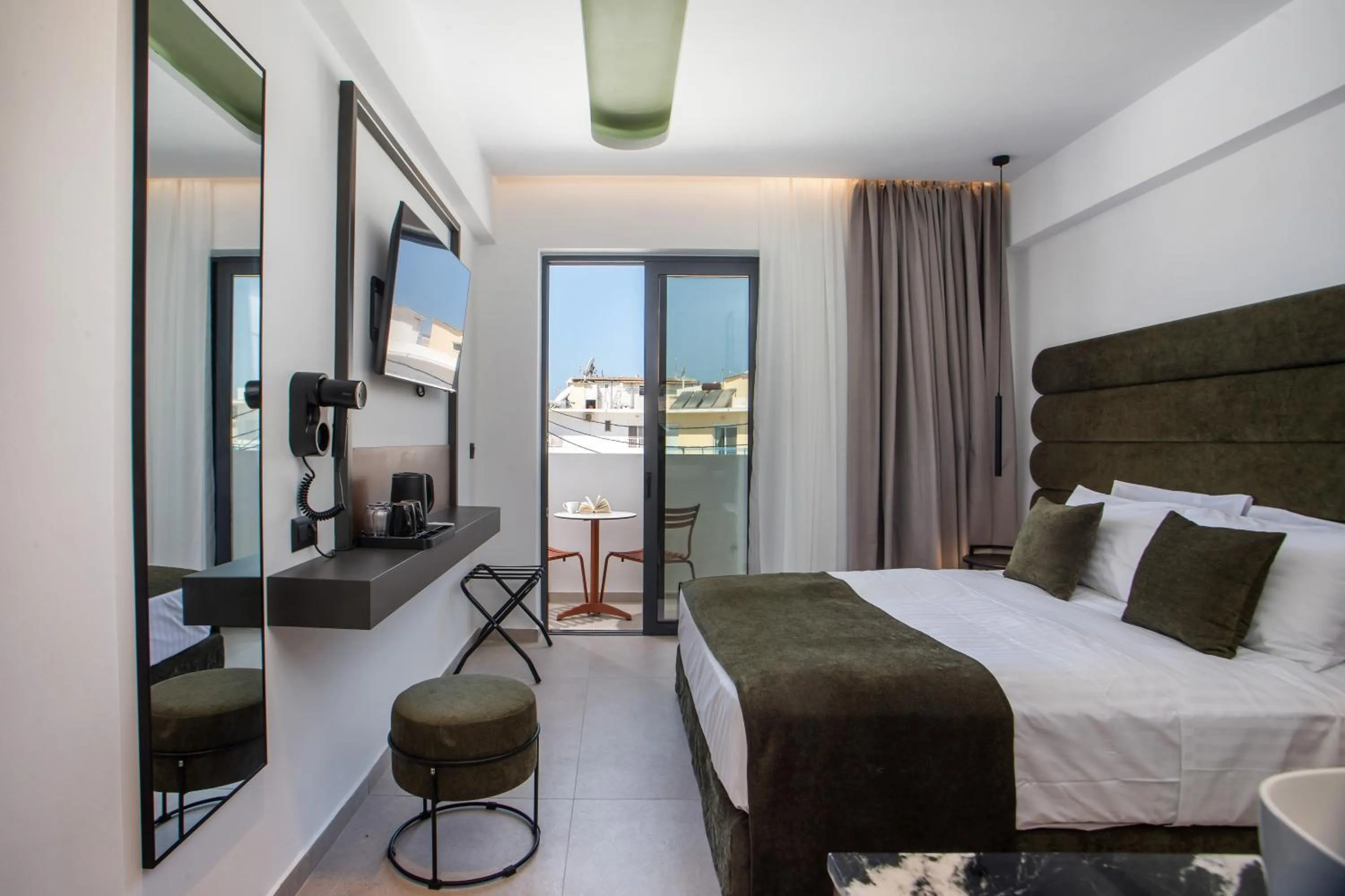 TV and multimedia, Bed in Ermou 44 City Hotel