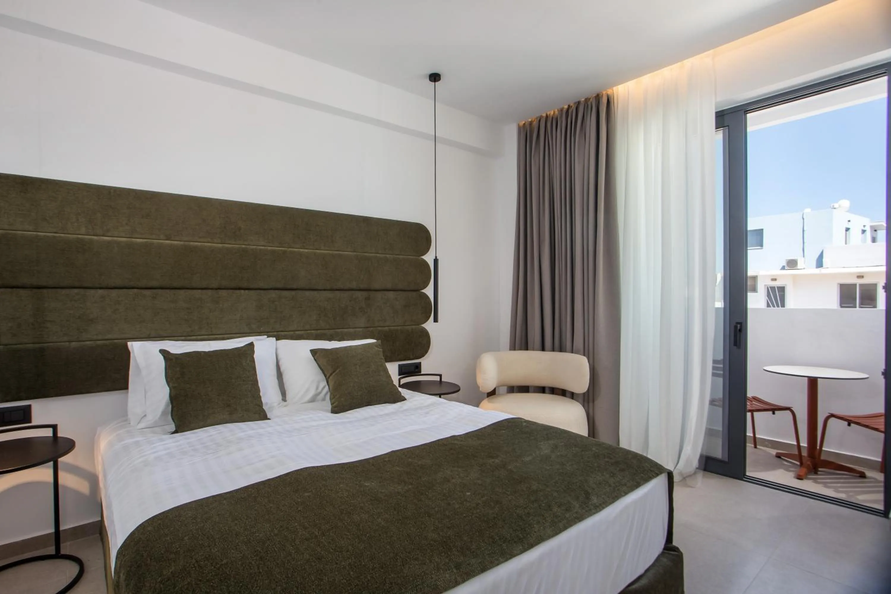 Photo of the whole room, Bed in Ermou 44 City Hotel