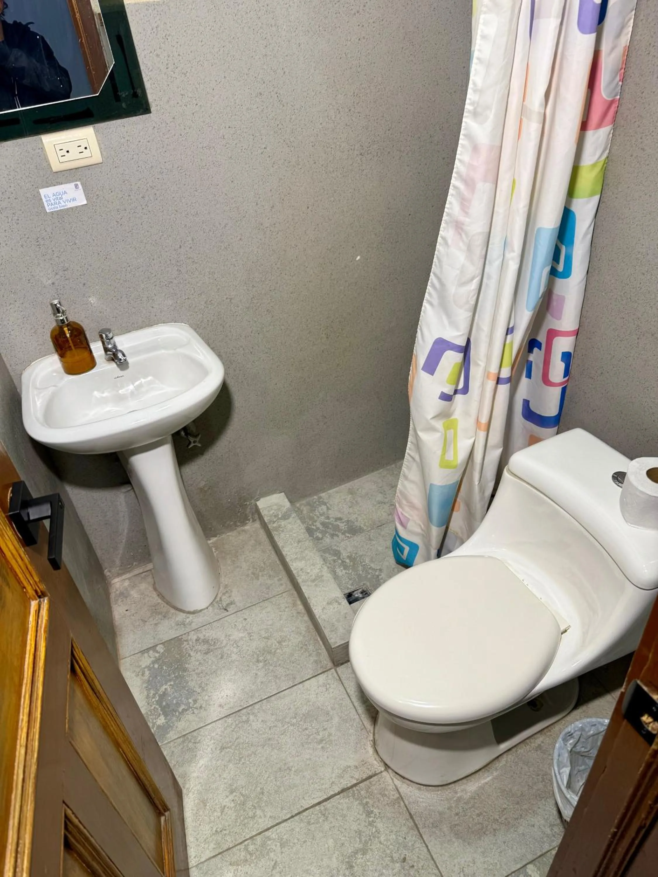Toilet in Rooms