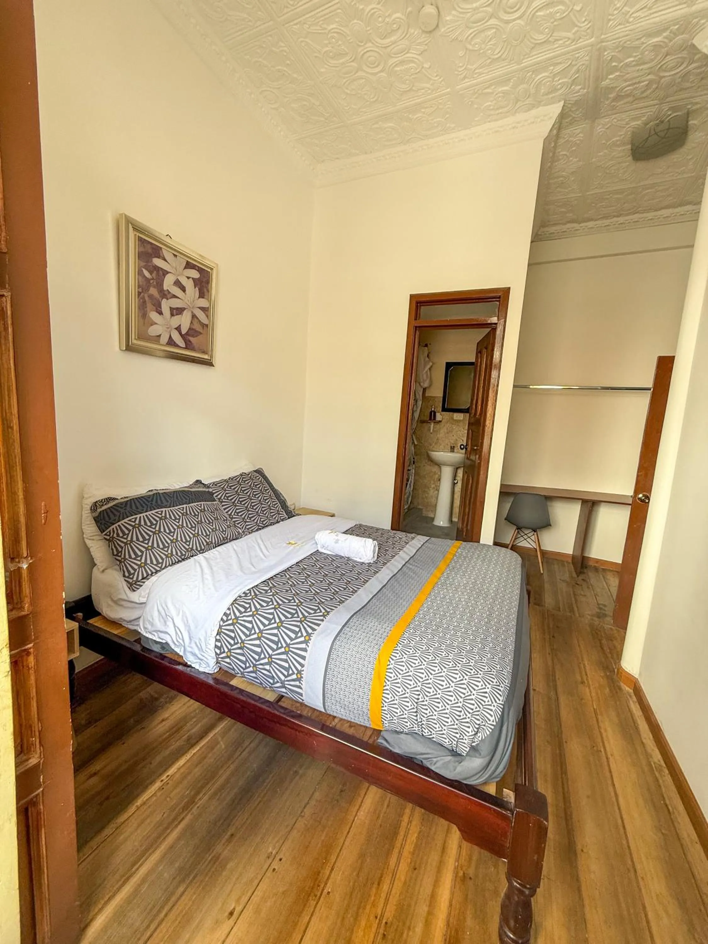 Photo of the whole room, Bed in Rooms
