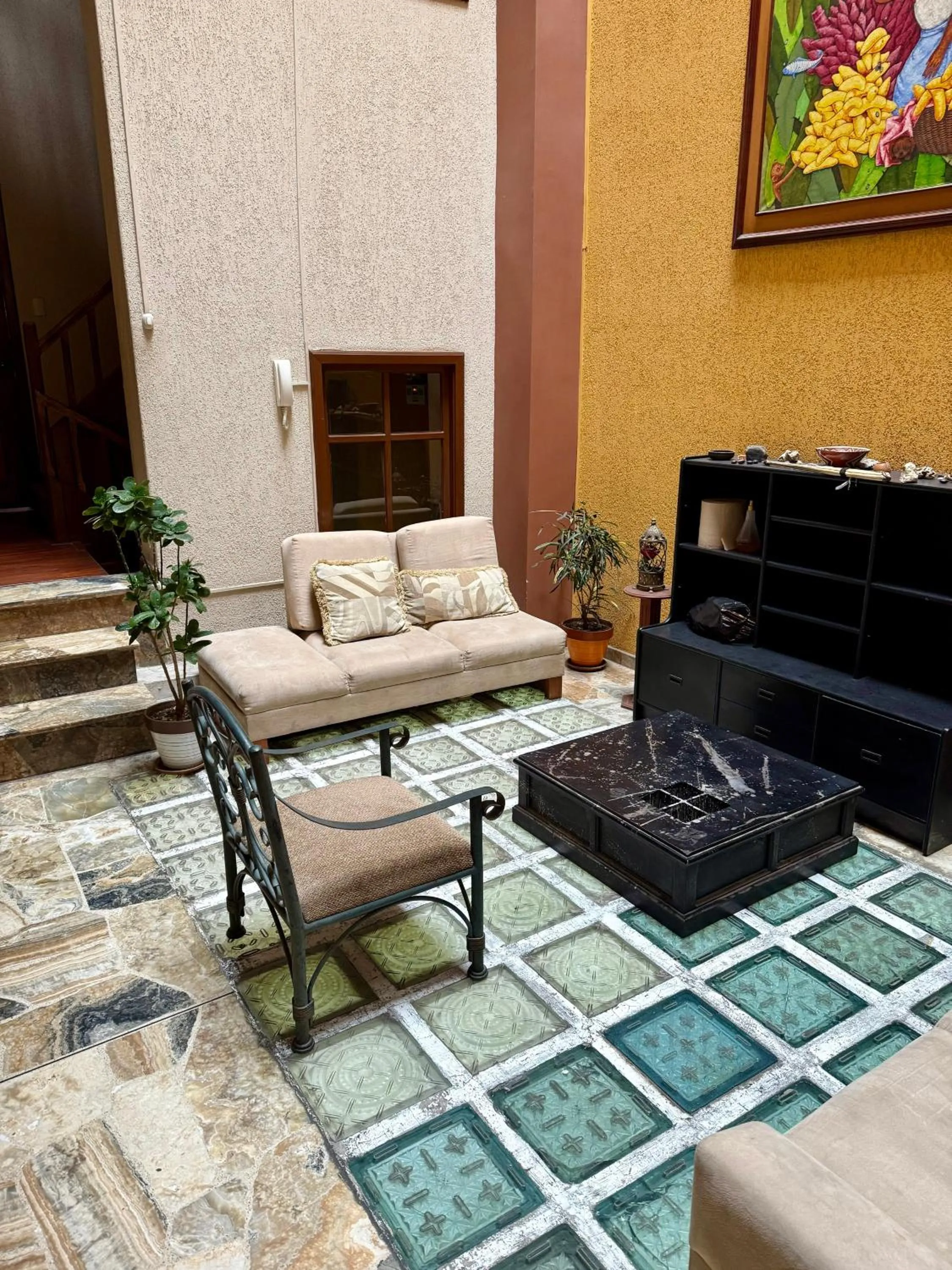 Seating area in Rooms