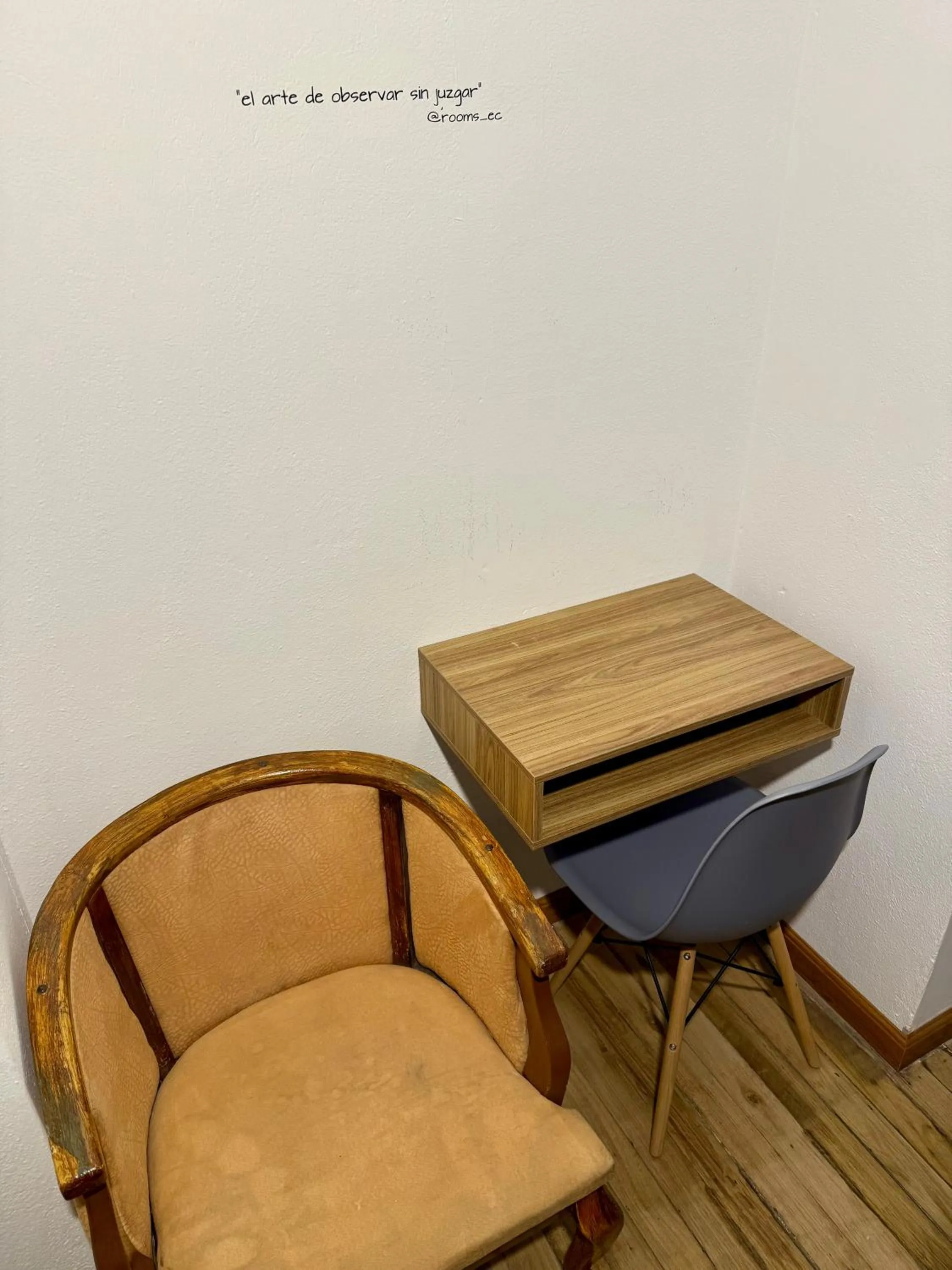 Seating area in Rooms