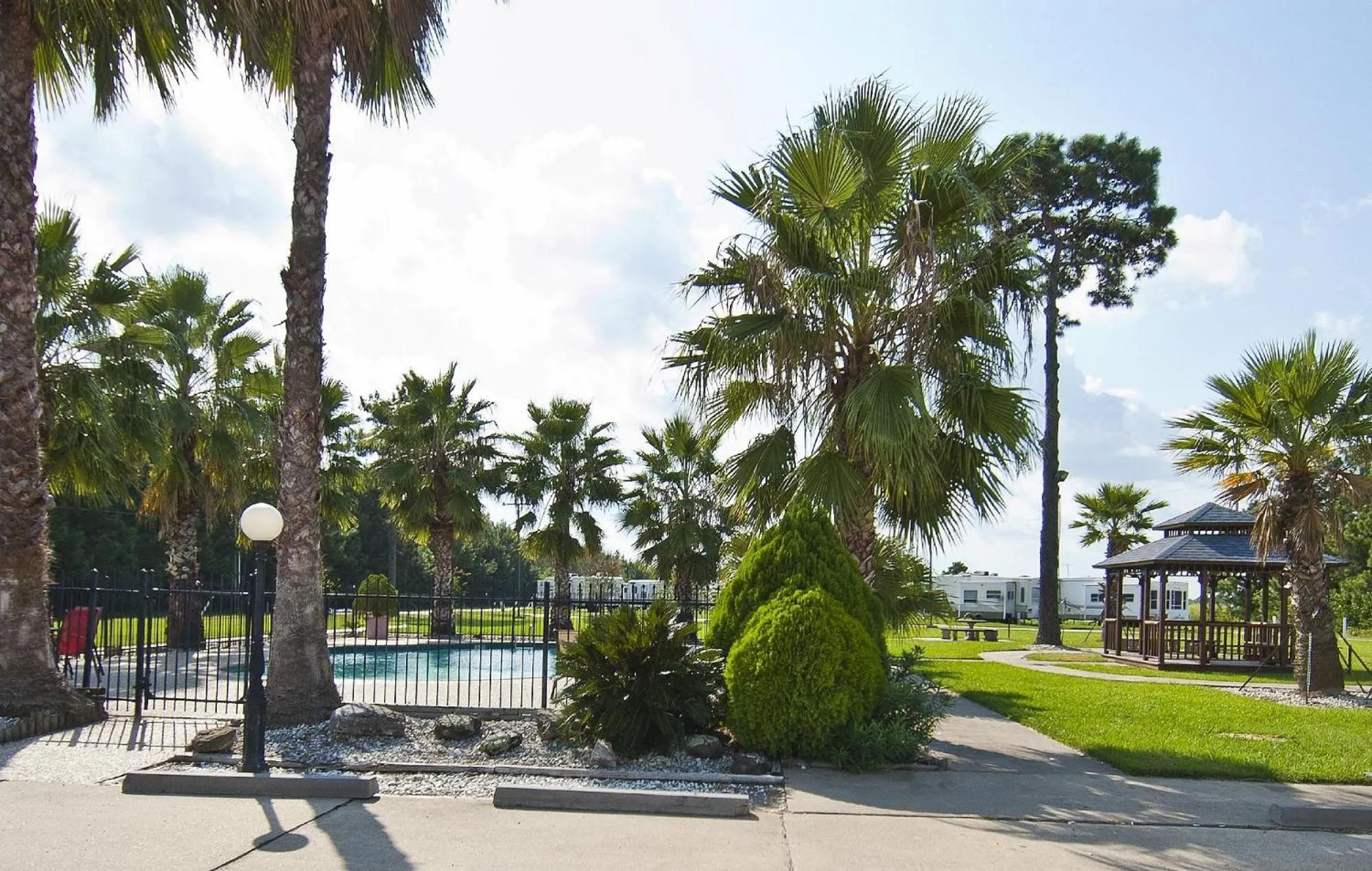 Winnie Inn Suites & RV Park