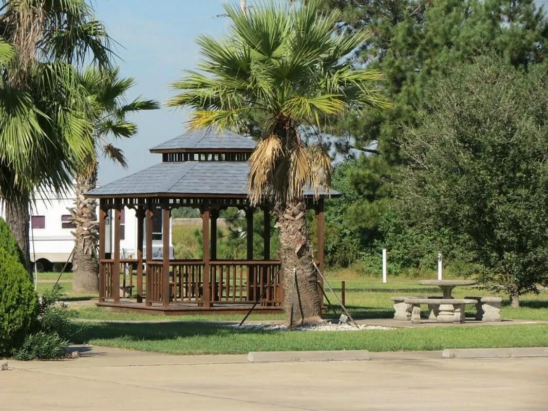 Winnie Inn Suites & RV Park