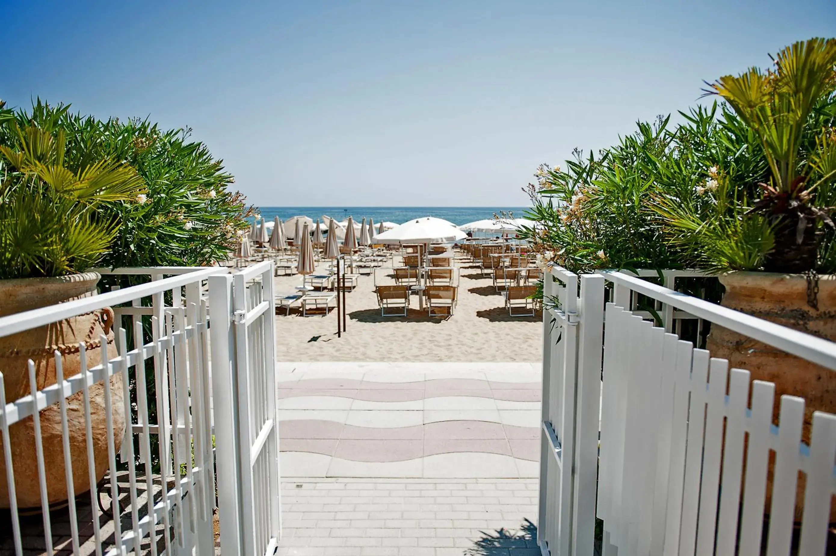 Beach, Balcony/Terrace in Hotel Delle Nazioni