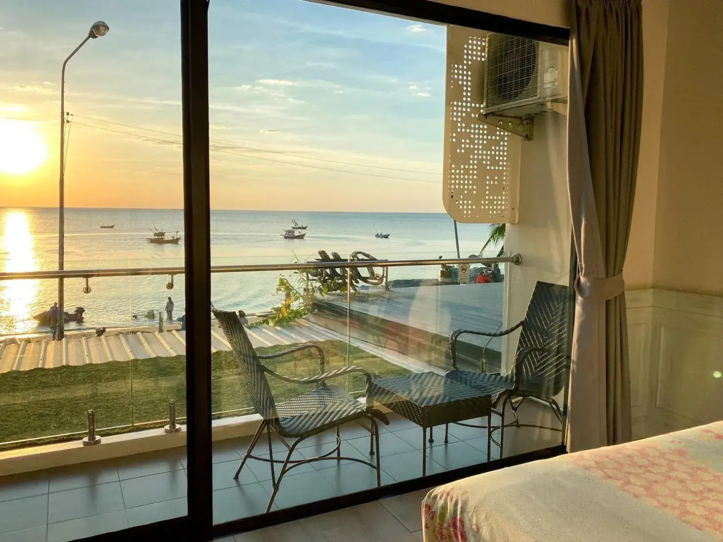 Bed in Sea Sand Trees Bed in Sea Sand Trees