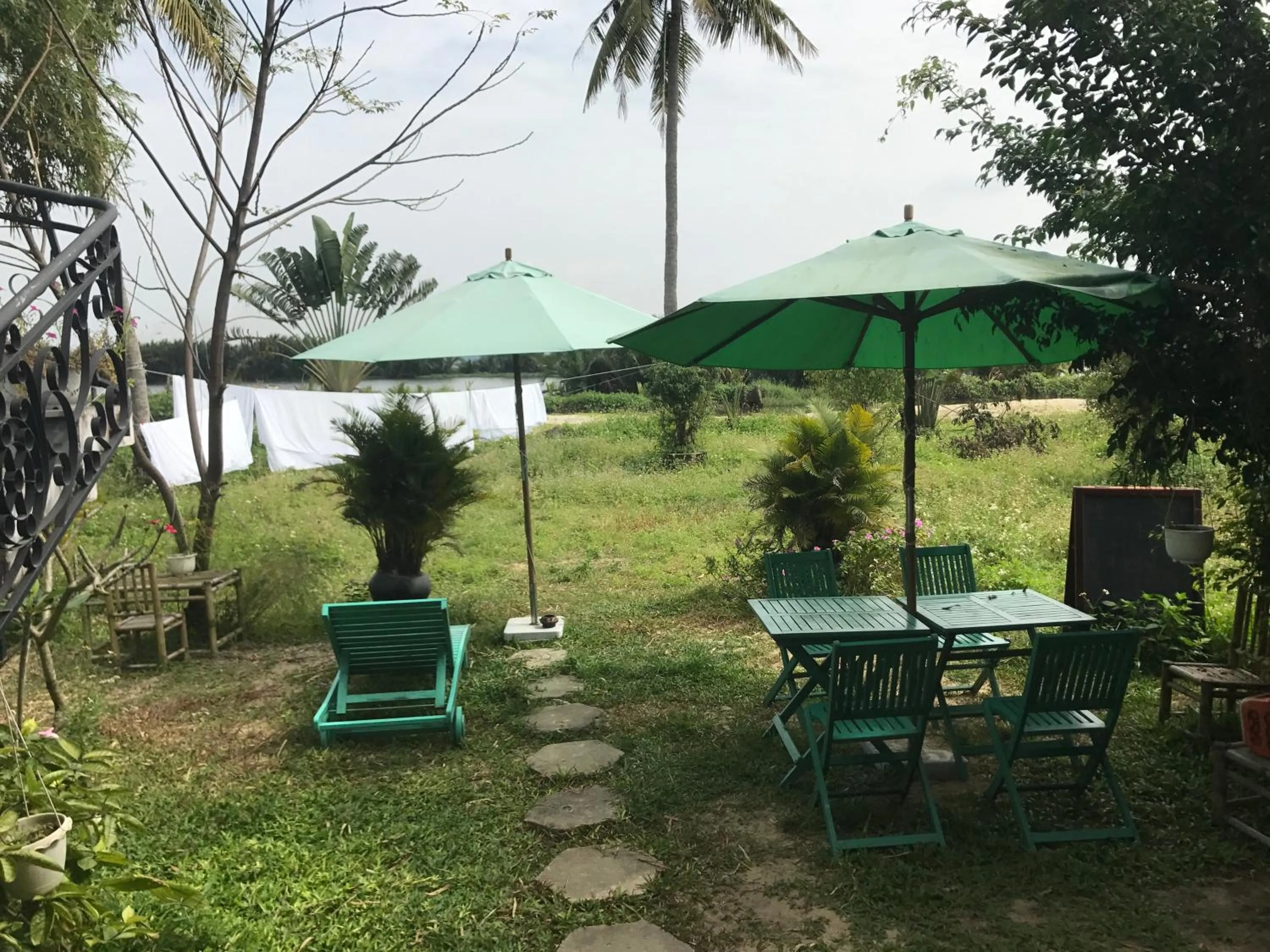 The Moon River Homestay & Villa