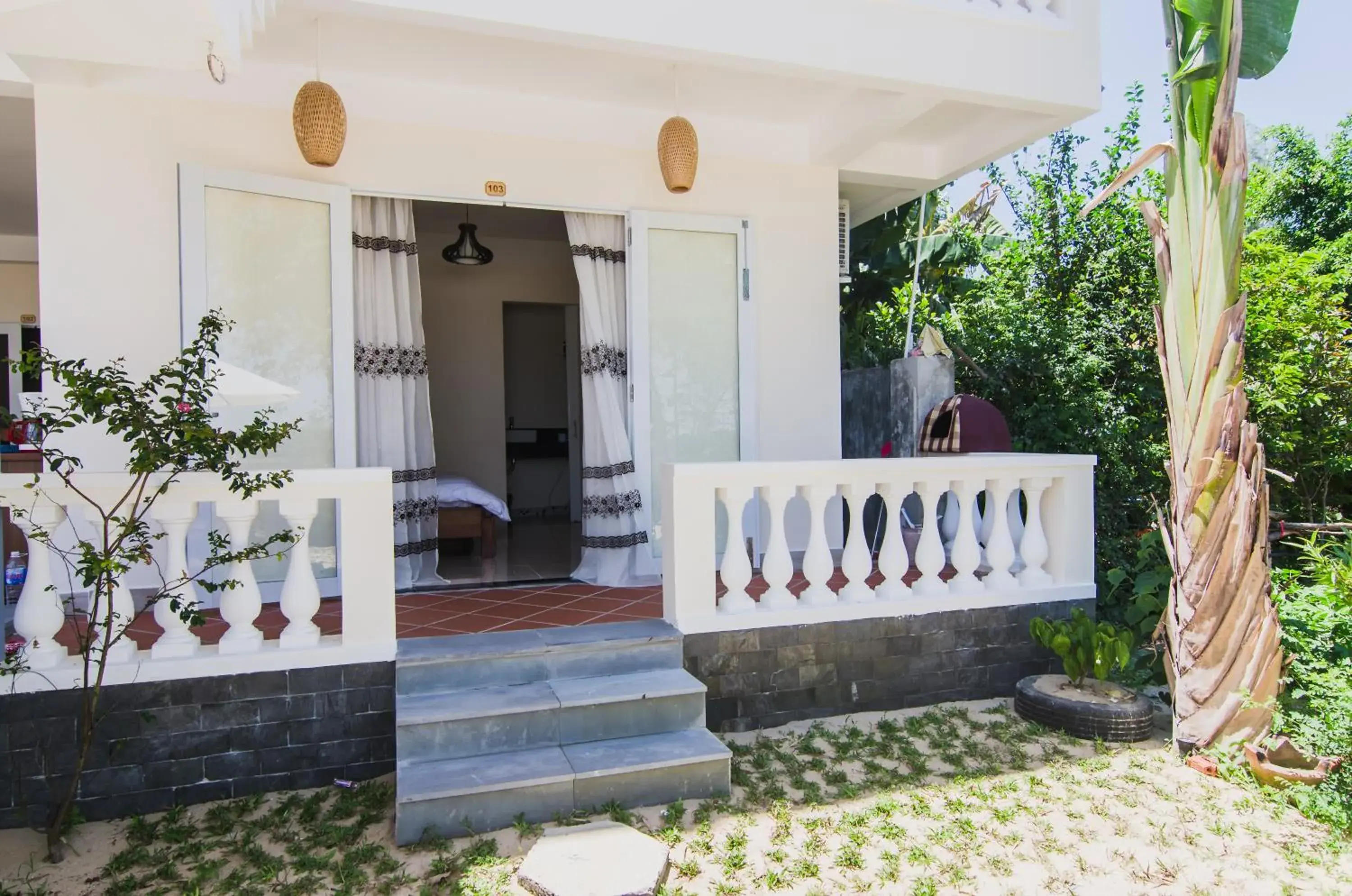 Facade/entrance in The Moon River Homestay & Villa Facade/entrance in The Moon River Homestay & Villa