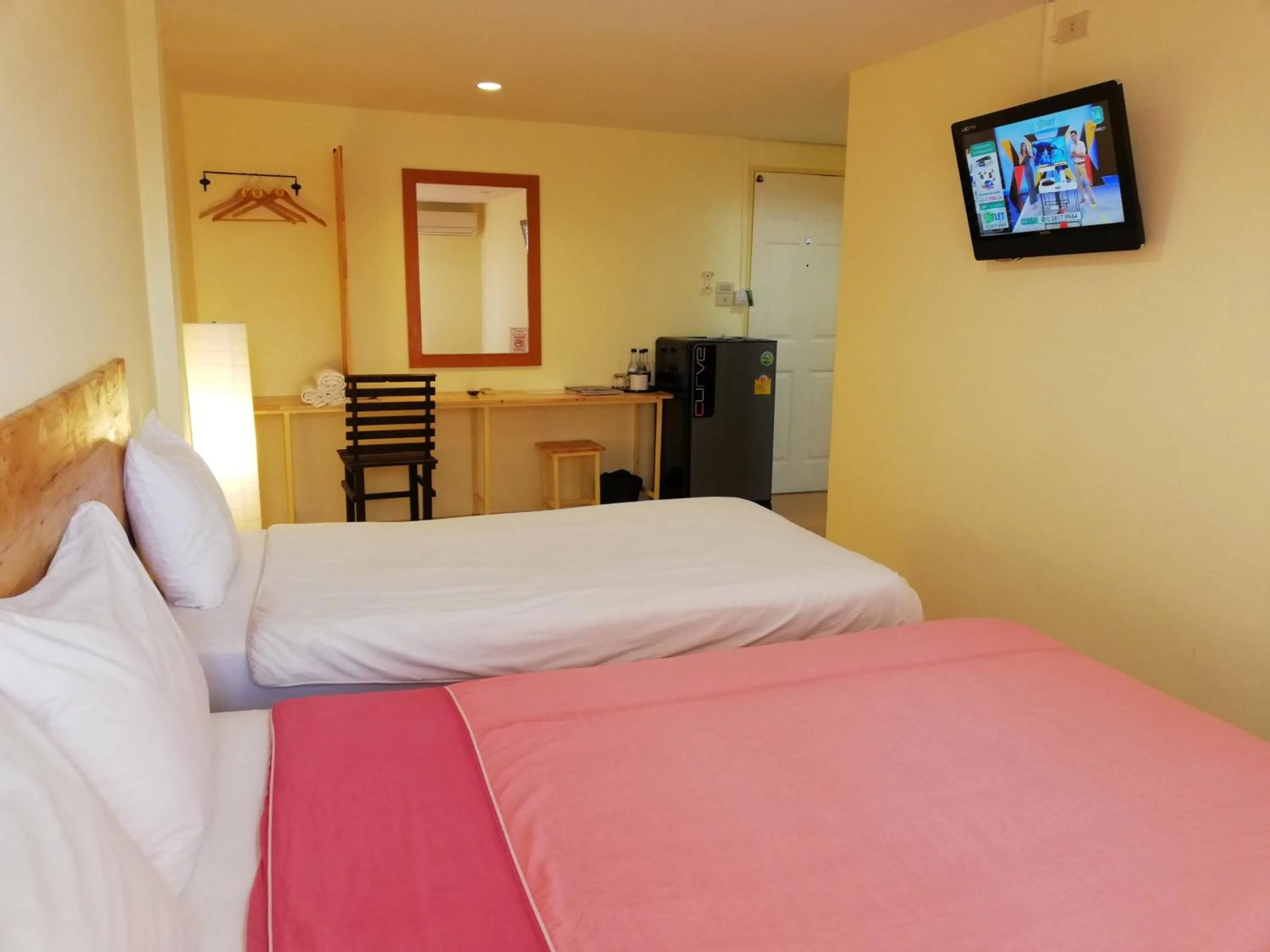 Bedroom, Bed in Rinradee Place