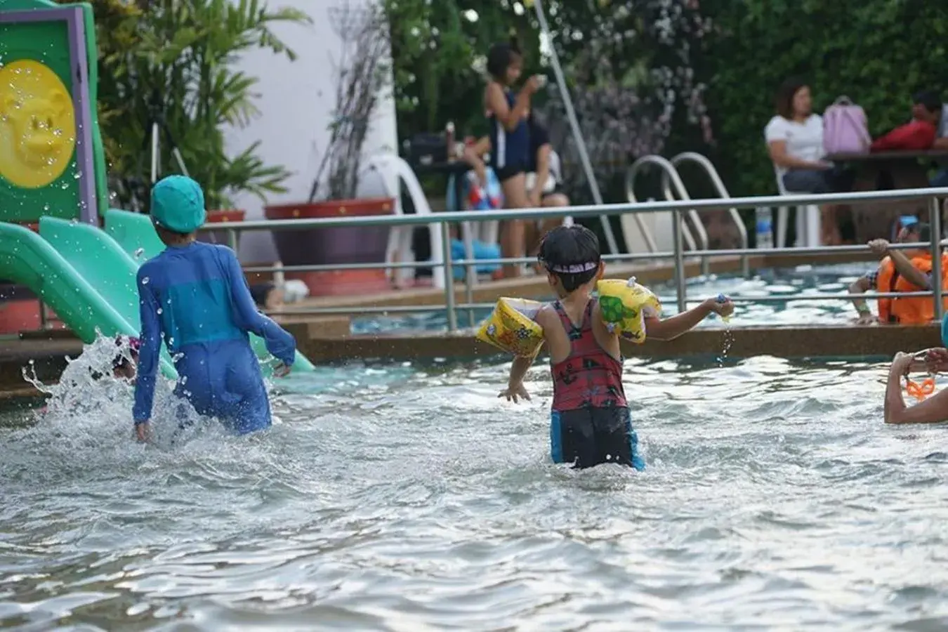 Swimming pool in Rinradee Place Swimming pool in Rinradee Place