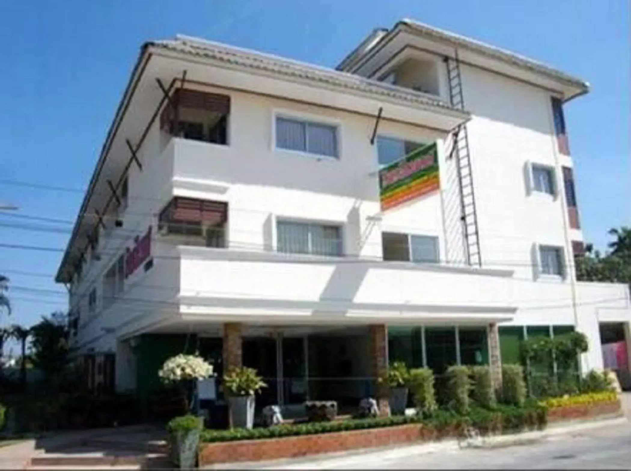 Property building in Rinradee Place Property building in Rinradee Place